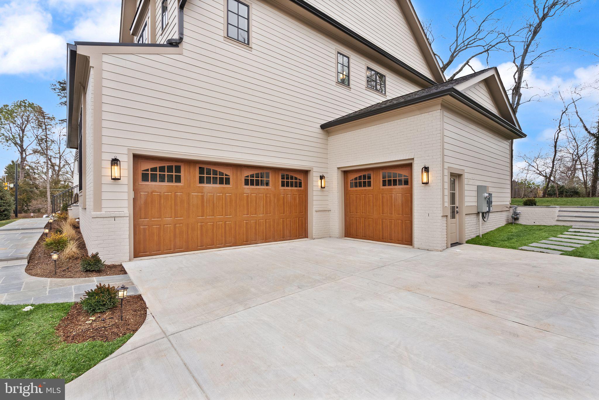 COUNTRY CLUB GROVE - Residential