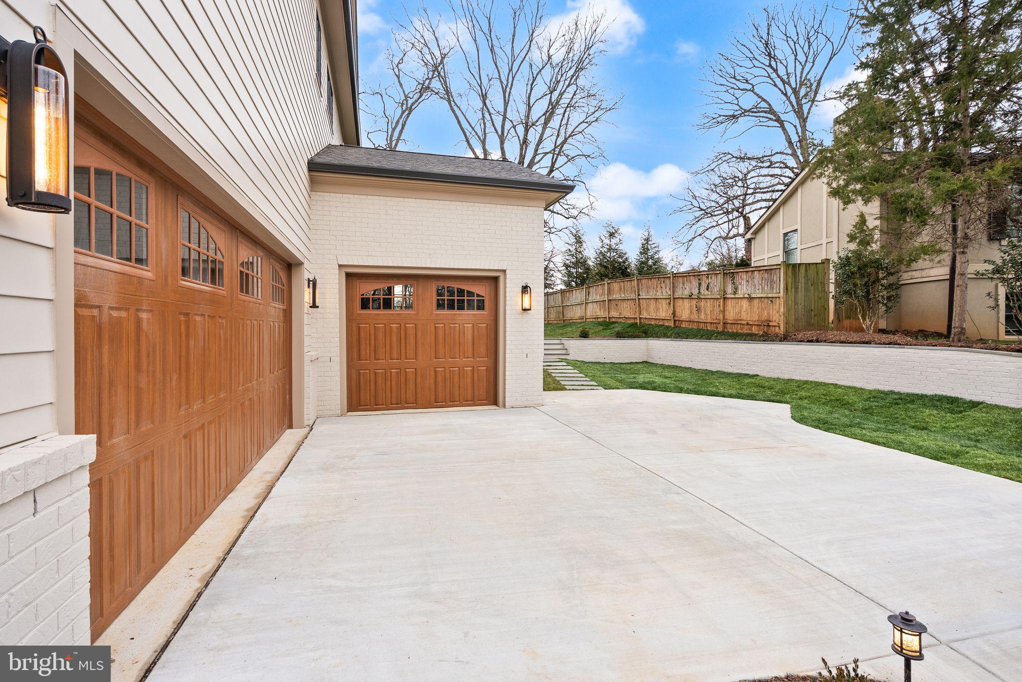 COUNTRY CLUB GROVE - Residential