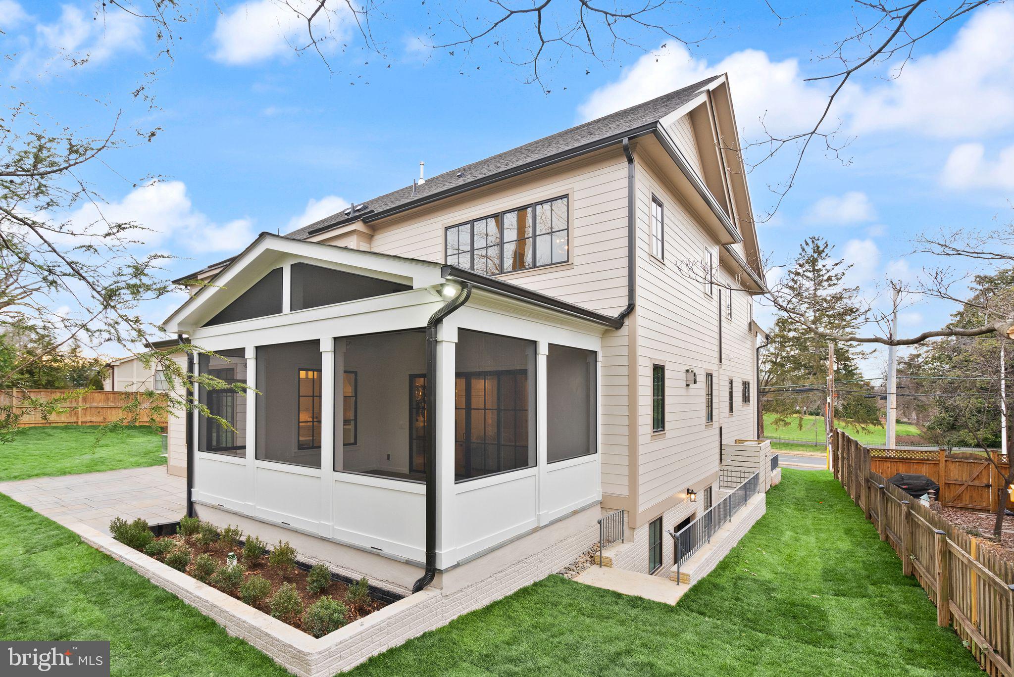 COUNTRY CLUB GROVE - Residential