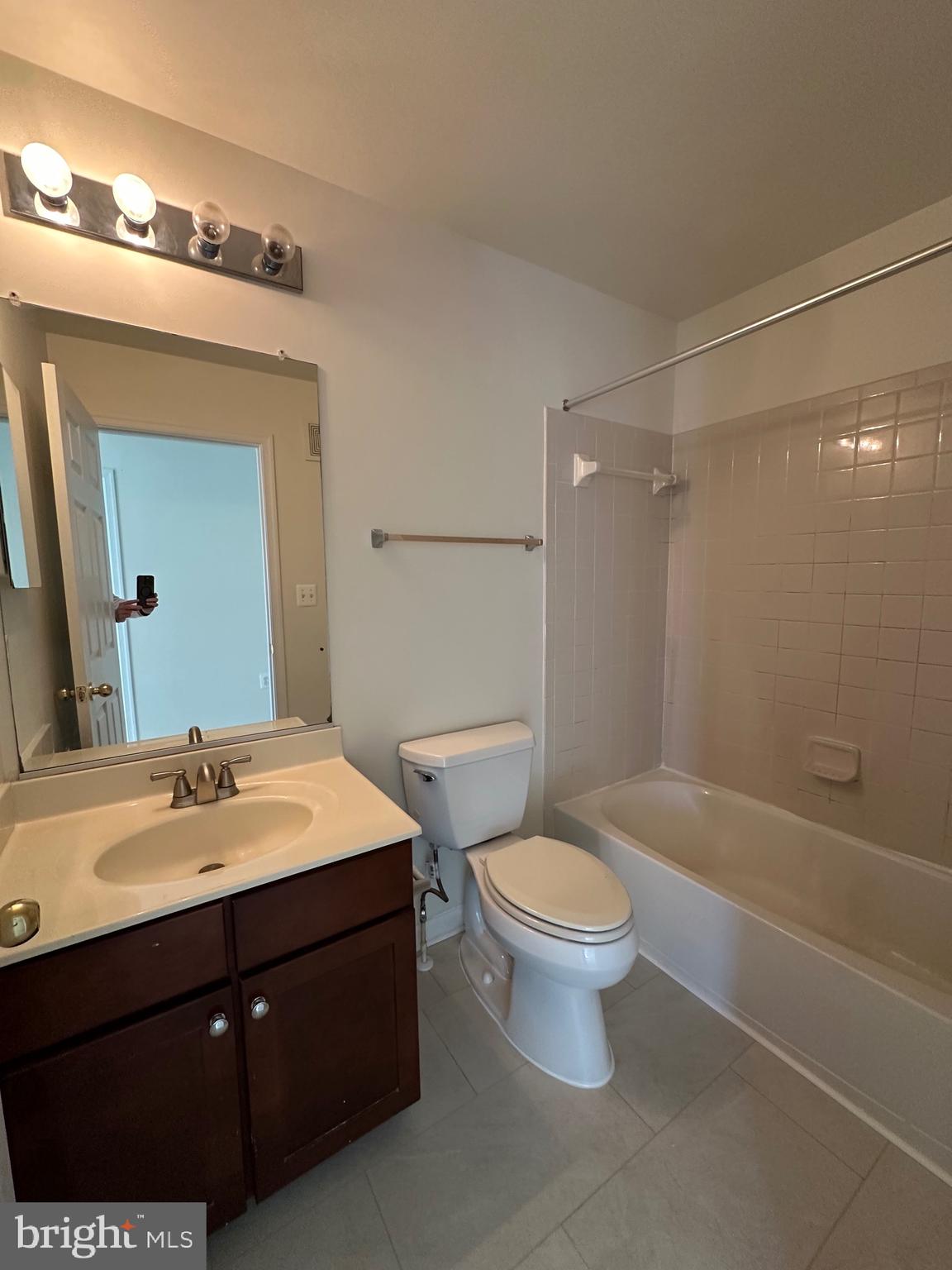 CENTREVILLE CROSSING - Residential Lease