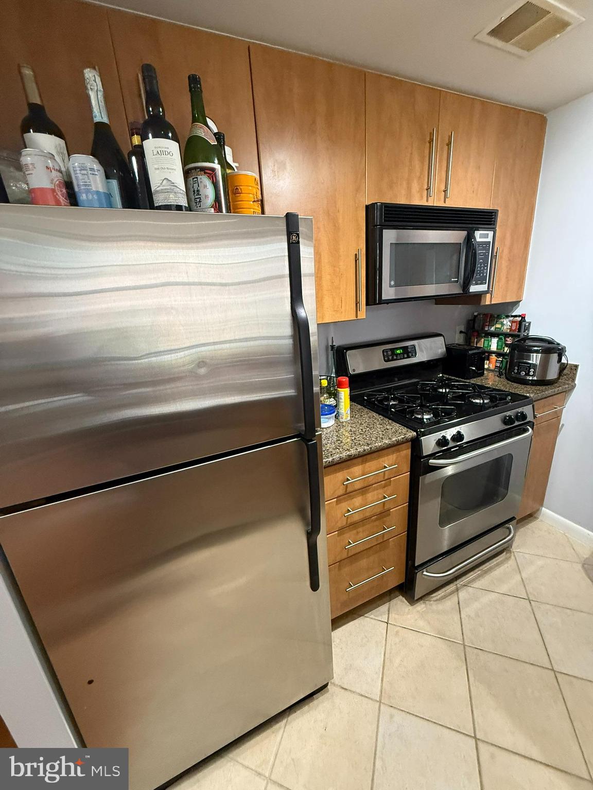CLARENDON 1021 - Residential Lease