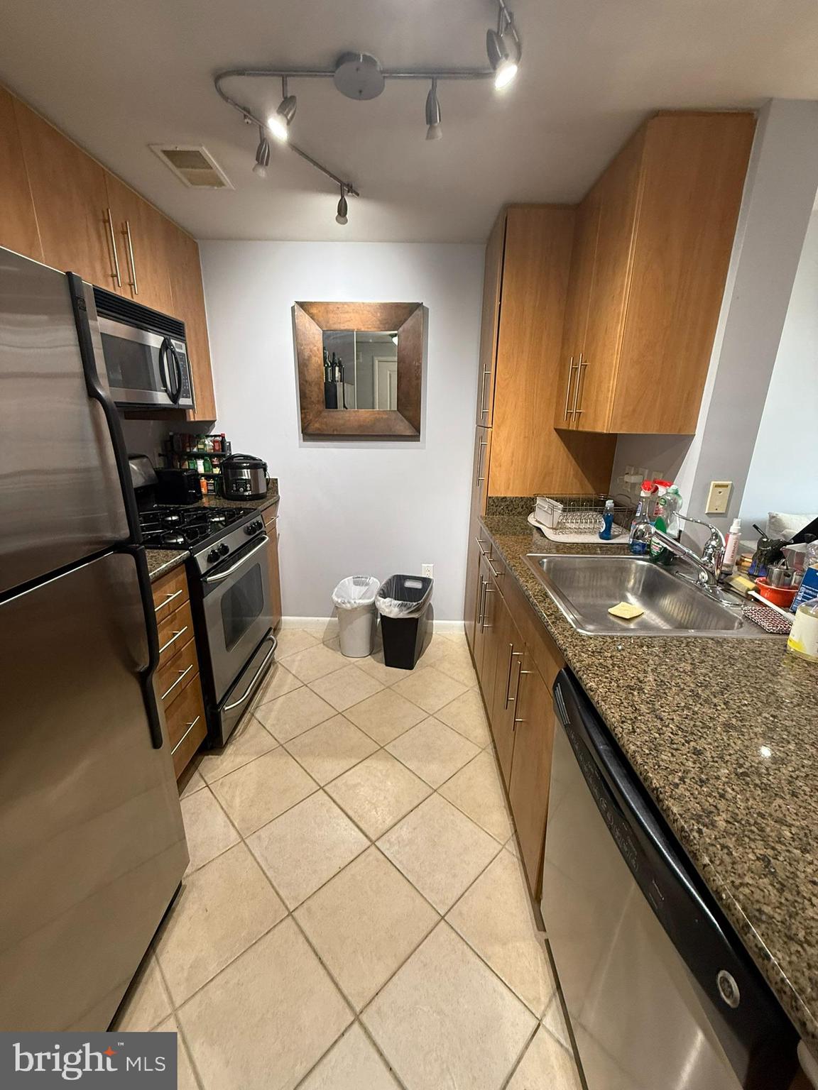 CLARENDON 1021 - Residential Lease