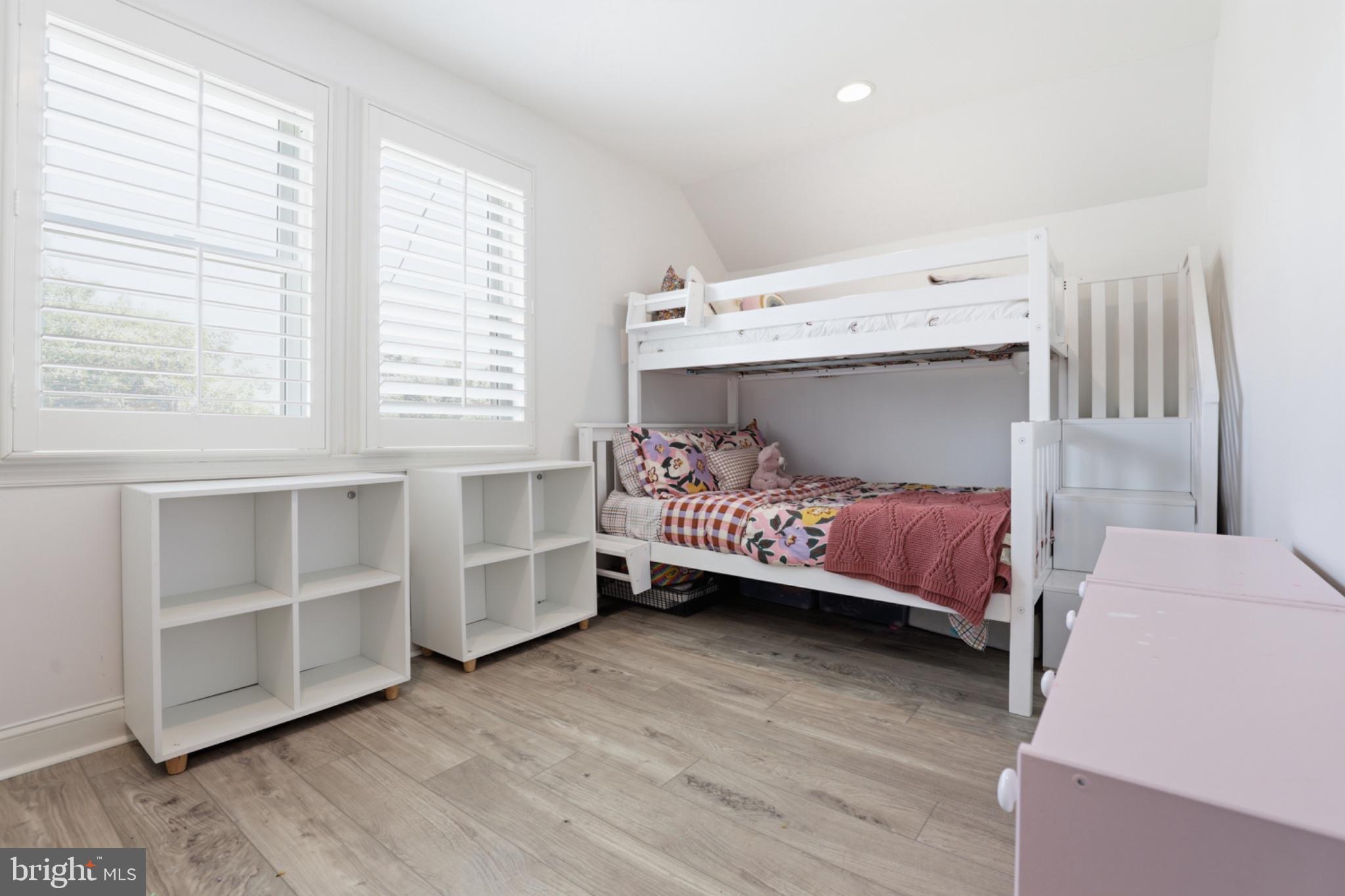 WOODRIDGE - Residential