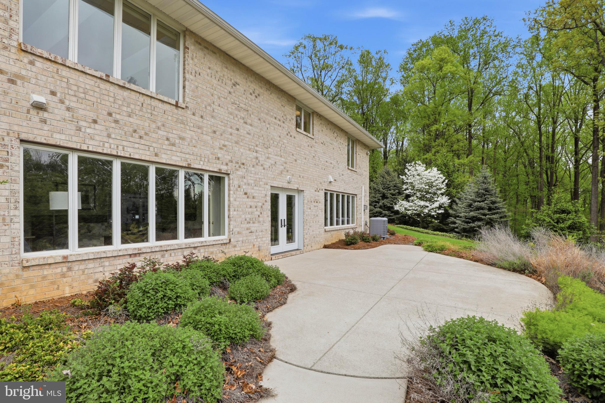 SPRING HILL ACRES - Residential