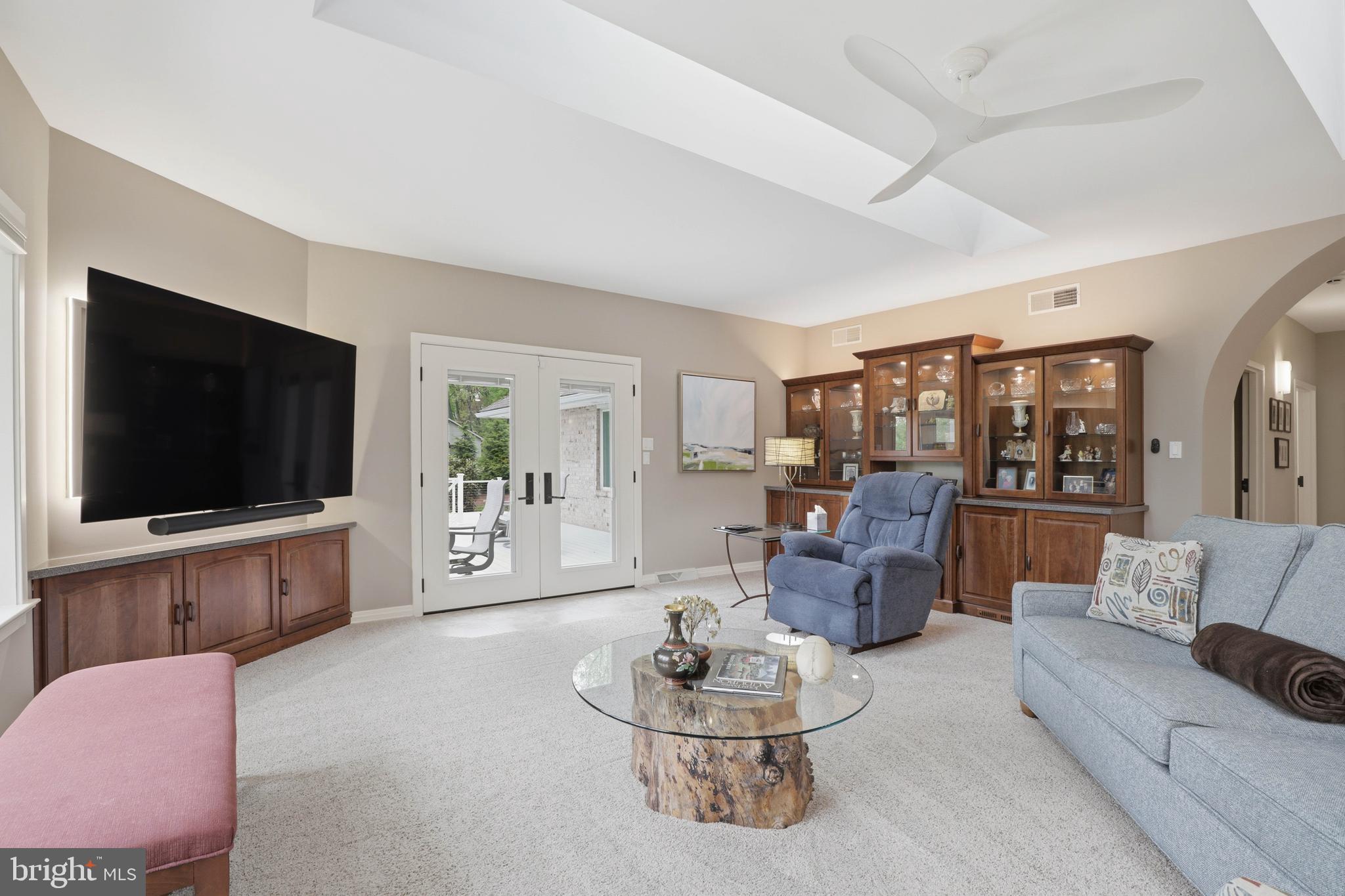 SPRING HILL ACRES - Residential