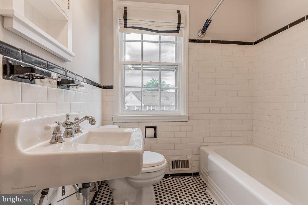 RODGERS FORGE - Residential Lease