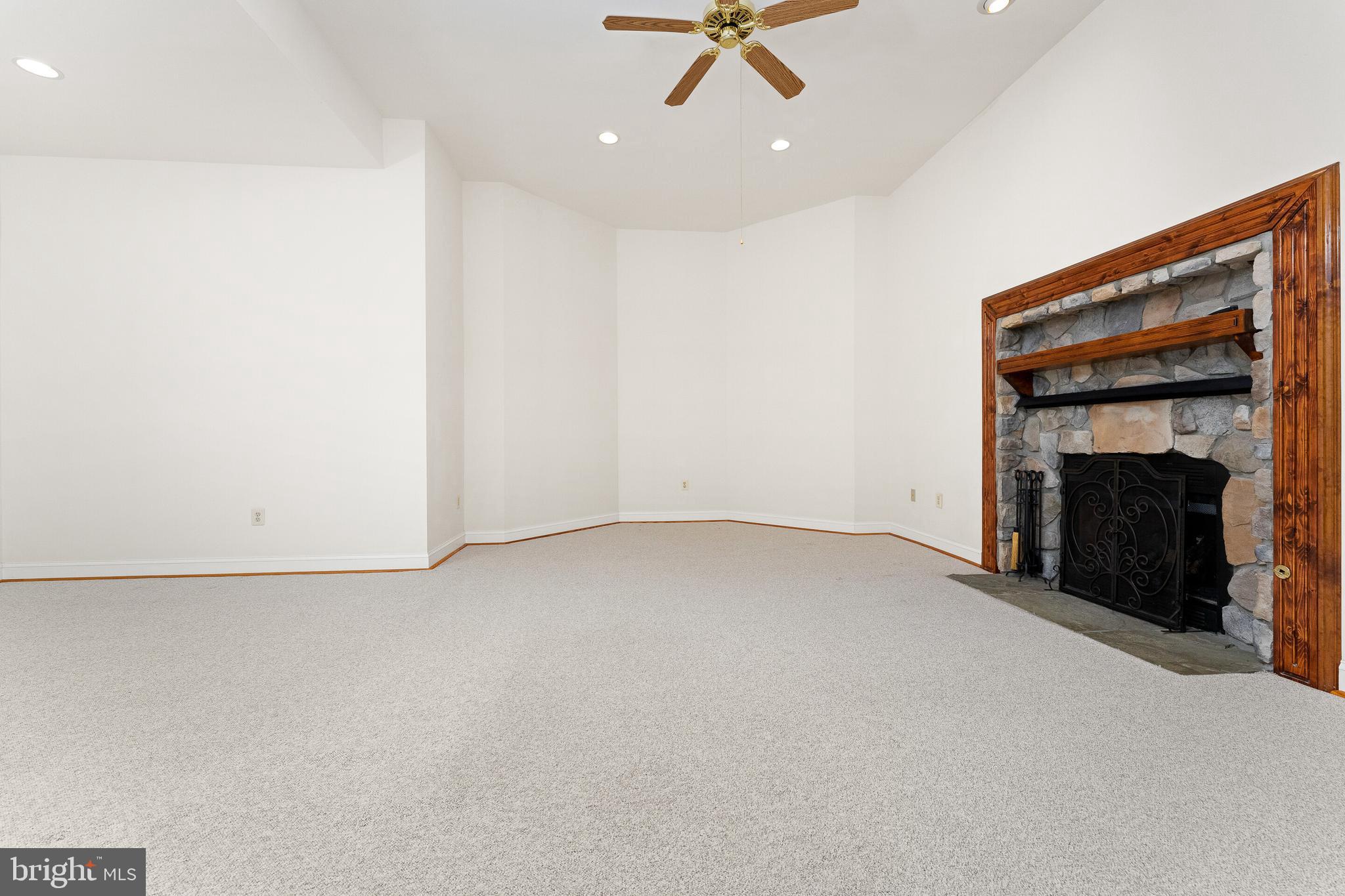 OCCOQUAN OAKS - Residential