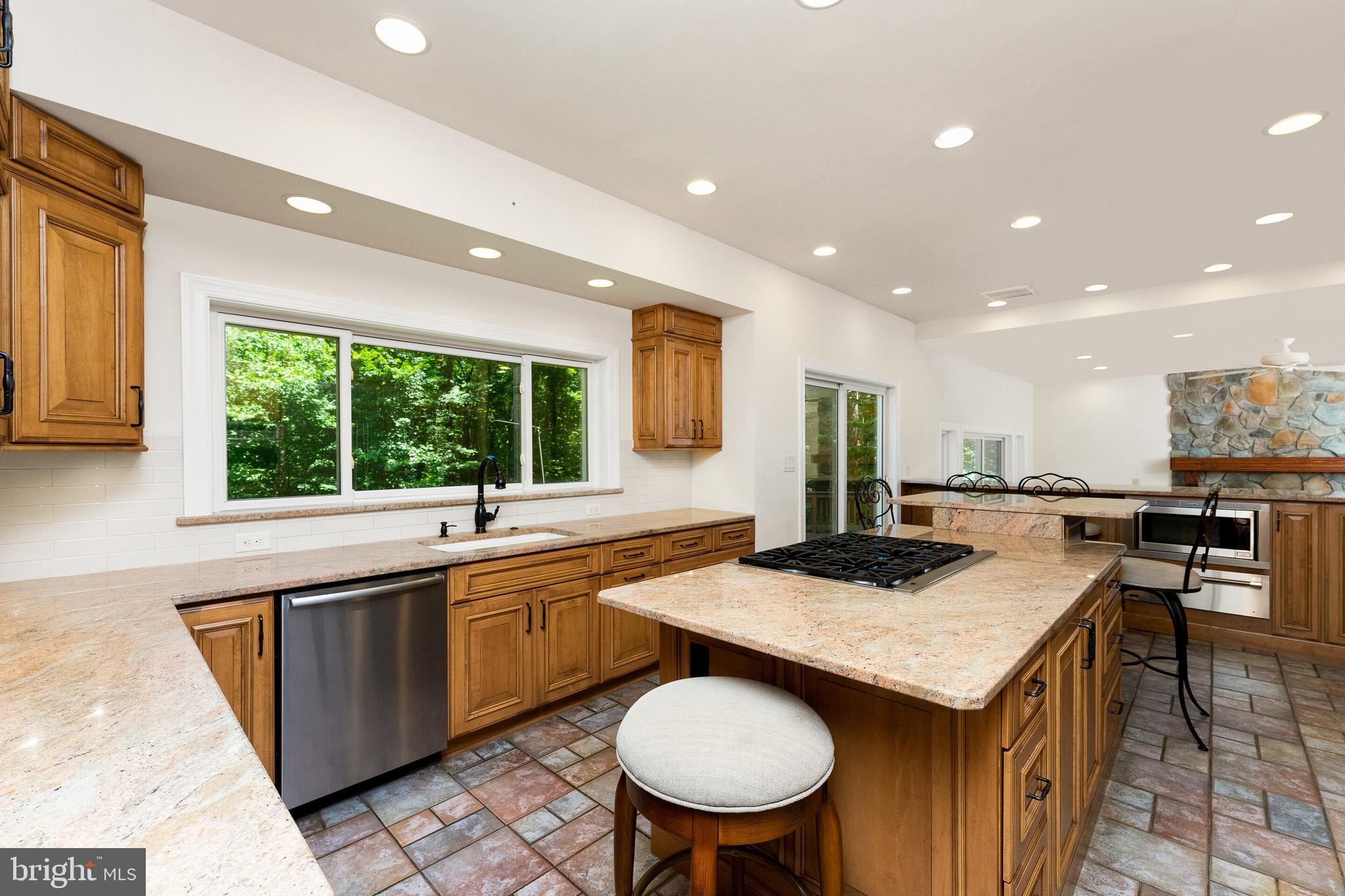 OCCOQUAN OAKS - Residential