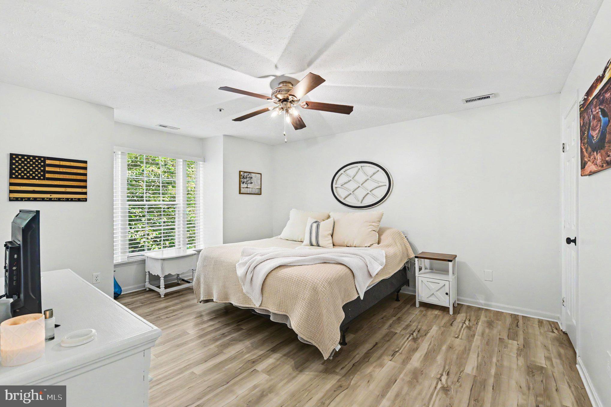 BRENTWOOD MANOR - Residential