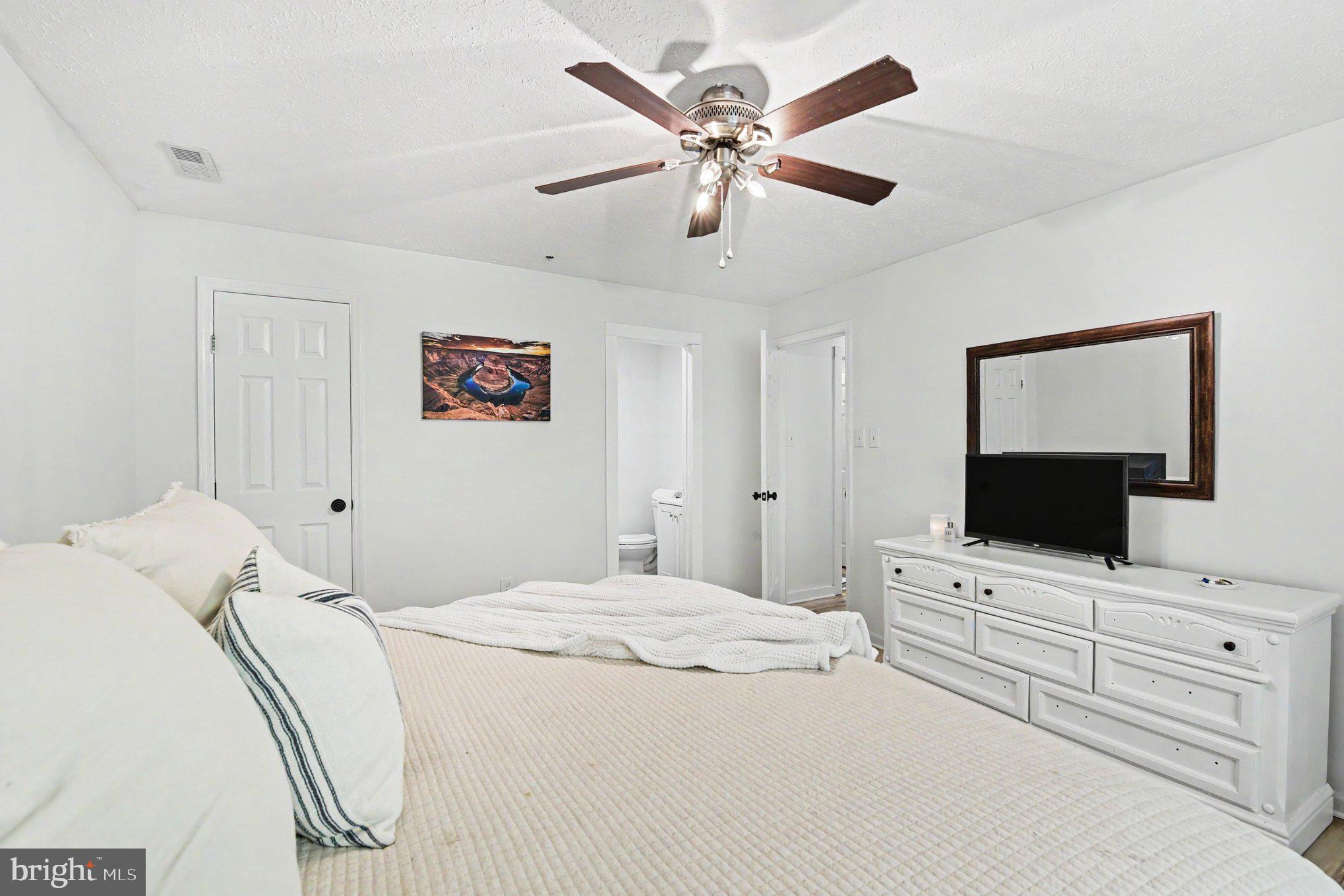 BRENTWOOD MANOR - Residential