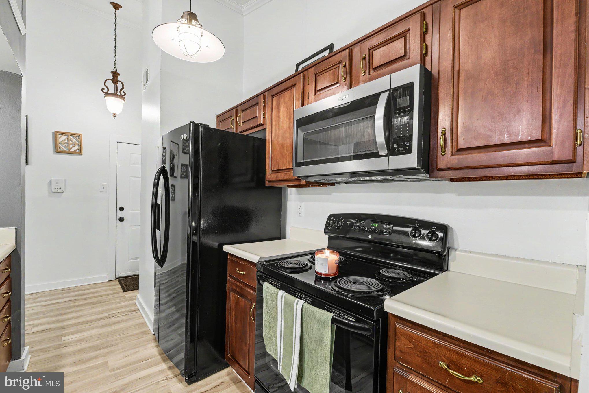 BRENTWOOD MANOR - Residential