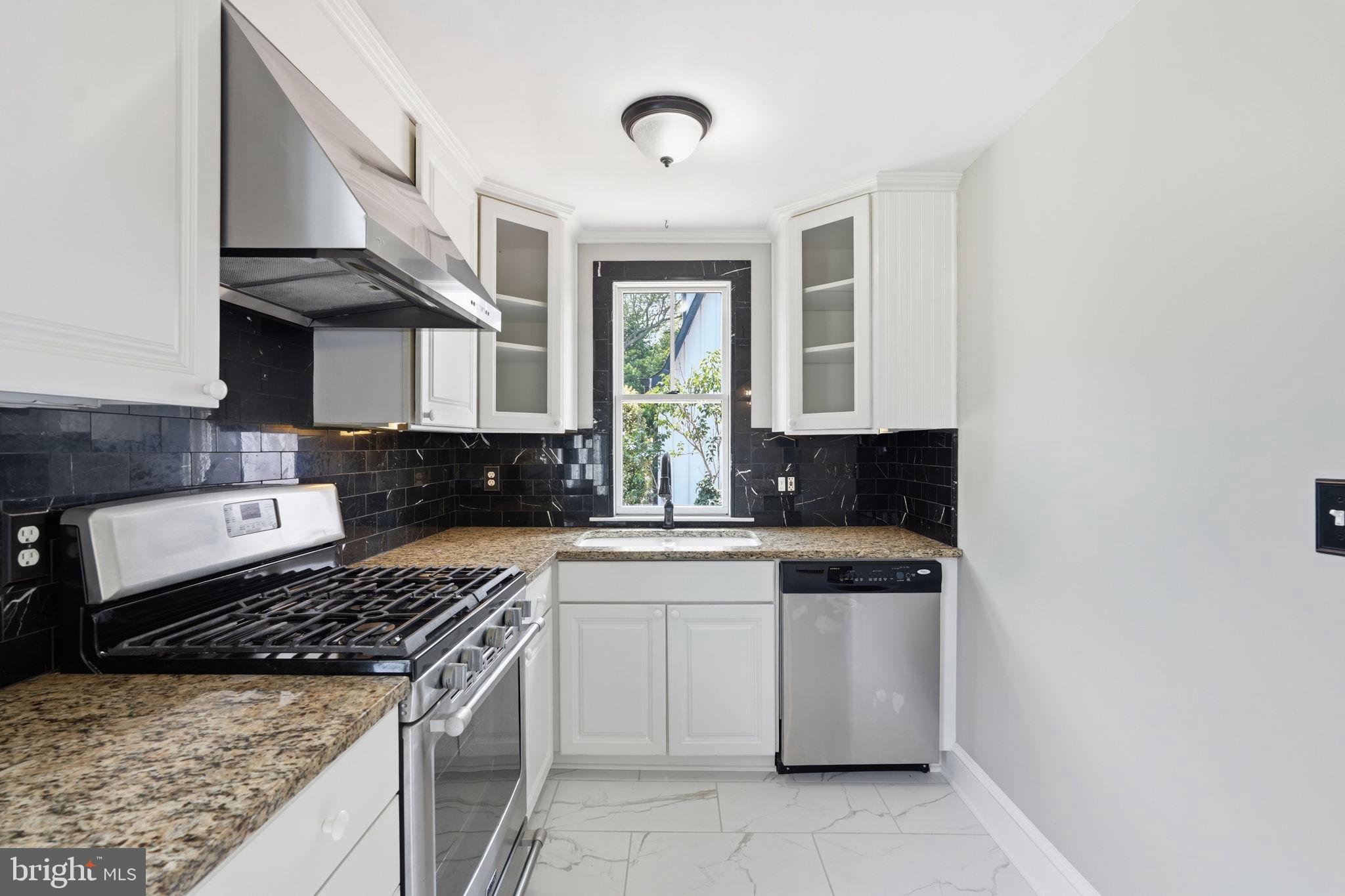 LAYTONSVILLE TOWN - Residential