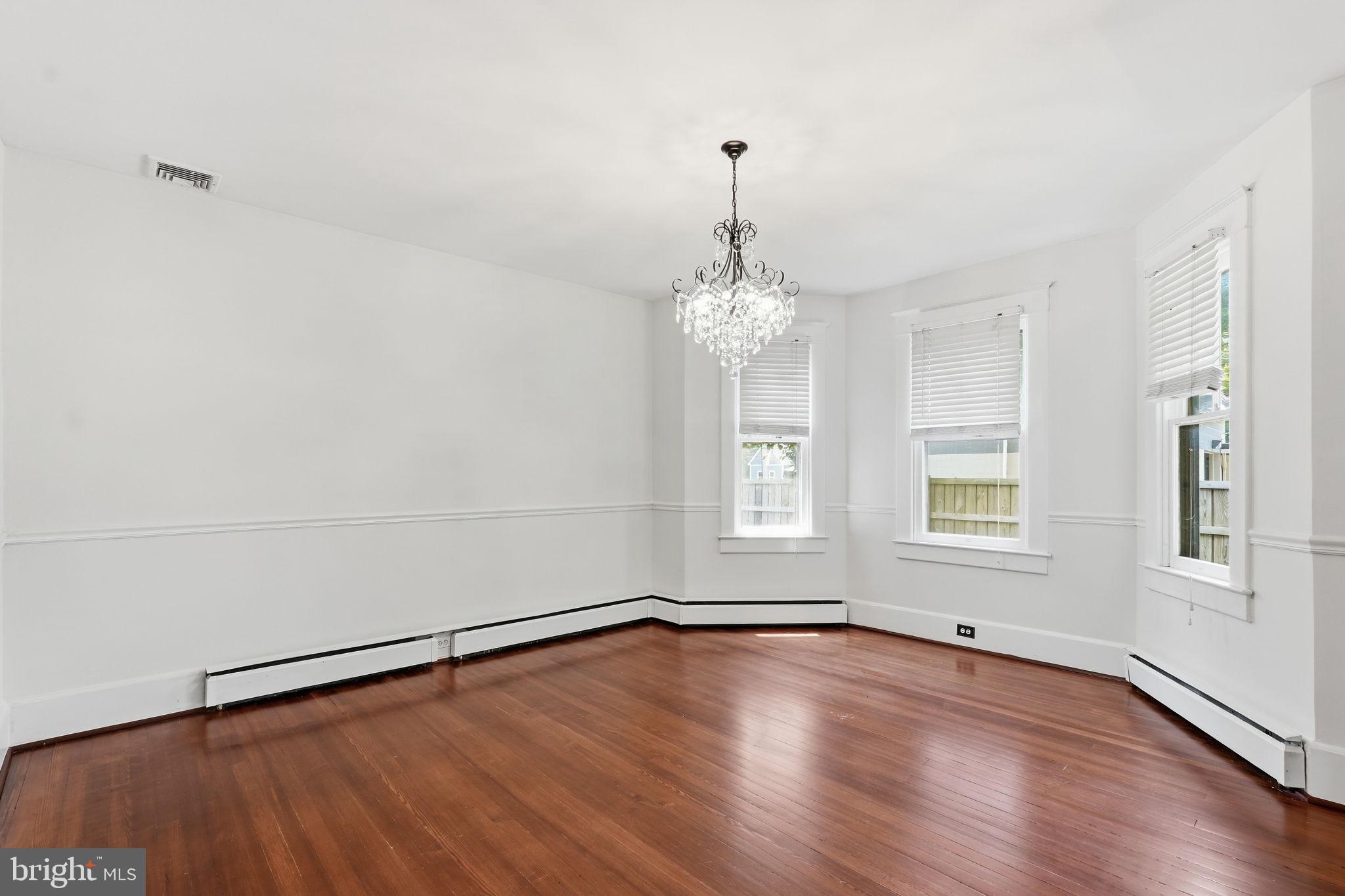 LAYTONSVILLE TOWN - Residential