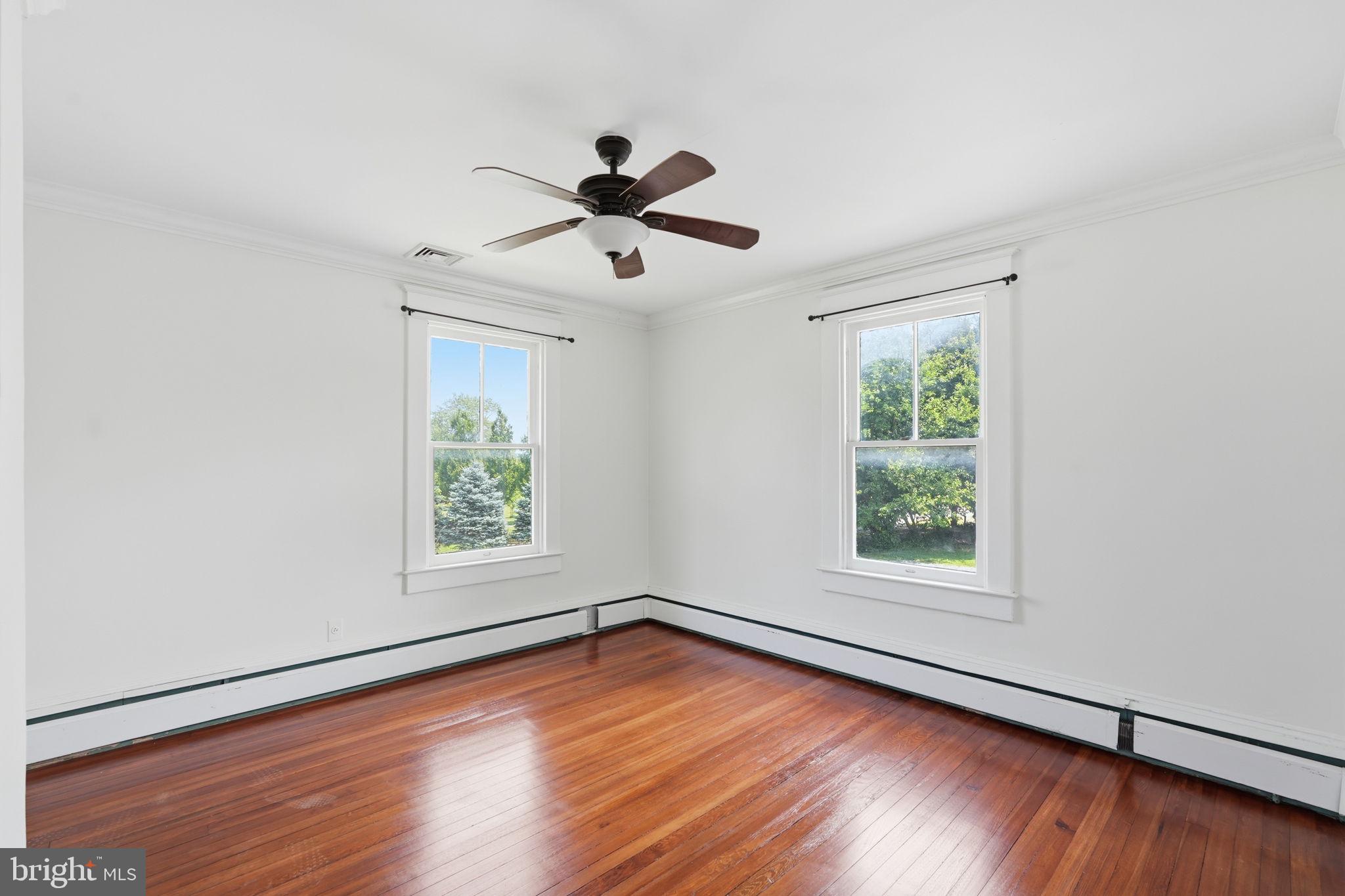 LAYTONSVILLE TOWN - Residential