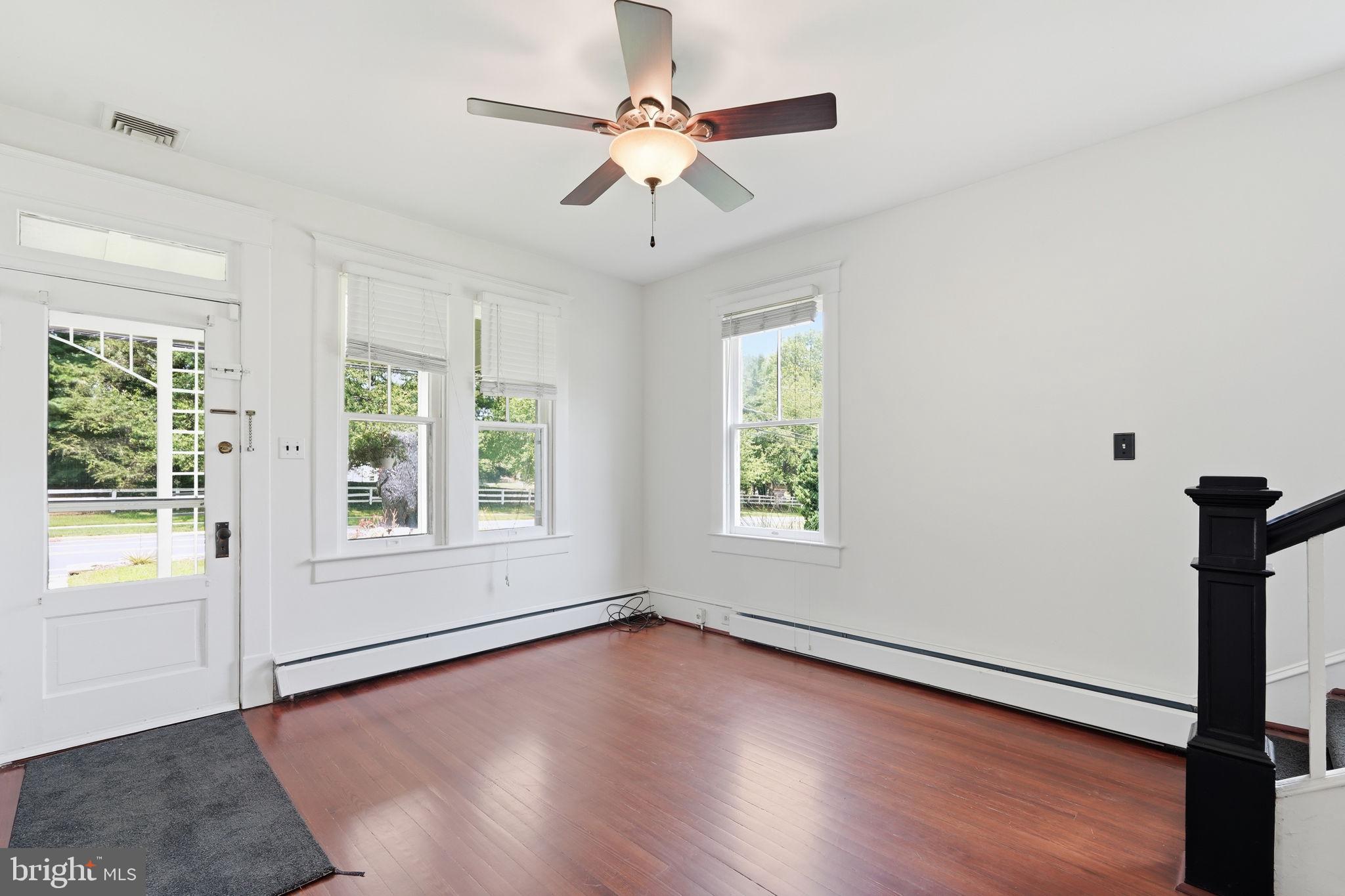 LAYTONSVILLE TOWN - Residential