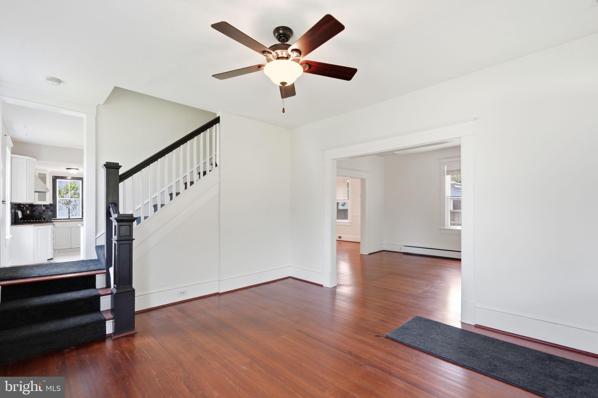 LAYTONSVILLE TOWN - Residential
