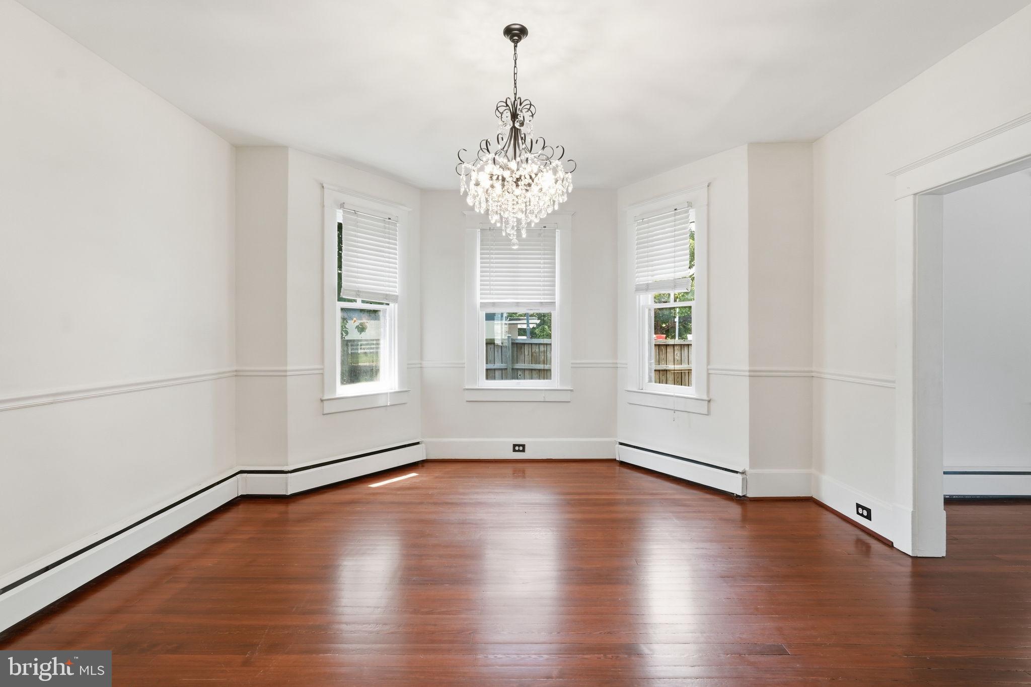 LAYTONSVILLE TOWN - Residential