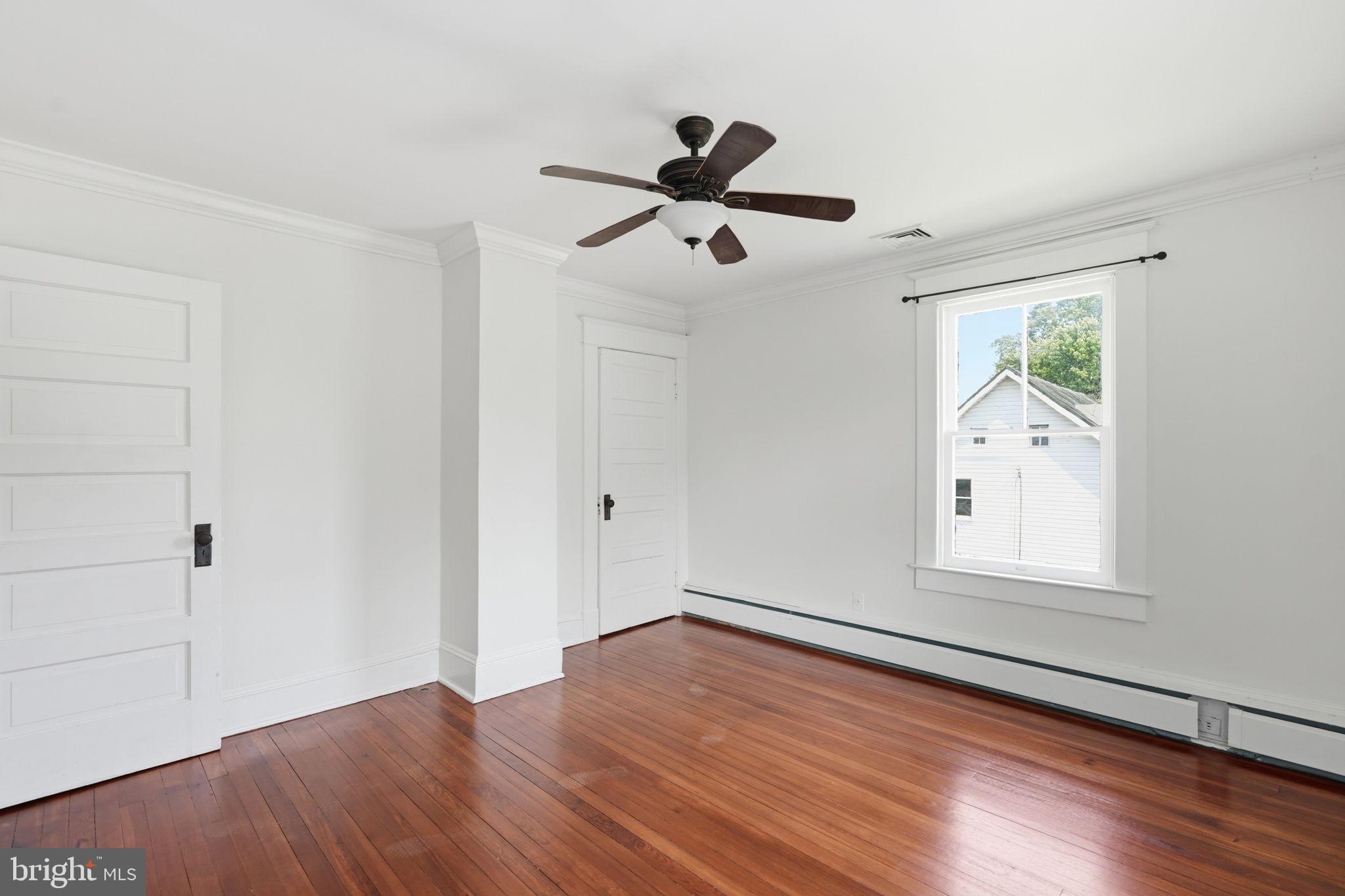 LAYTONSVILLE TOWN - Residential
