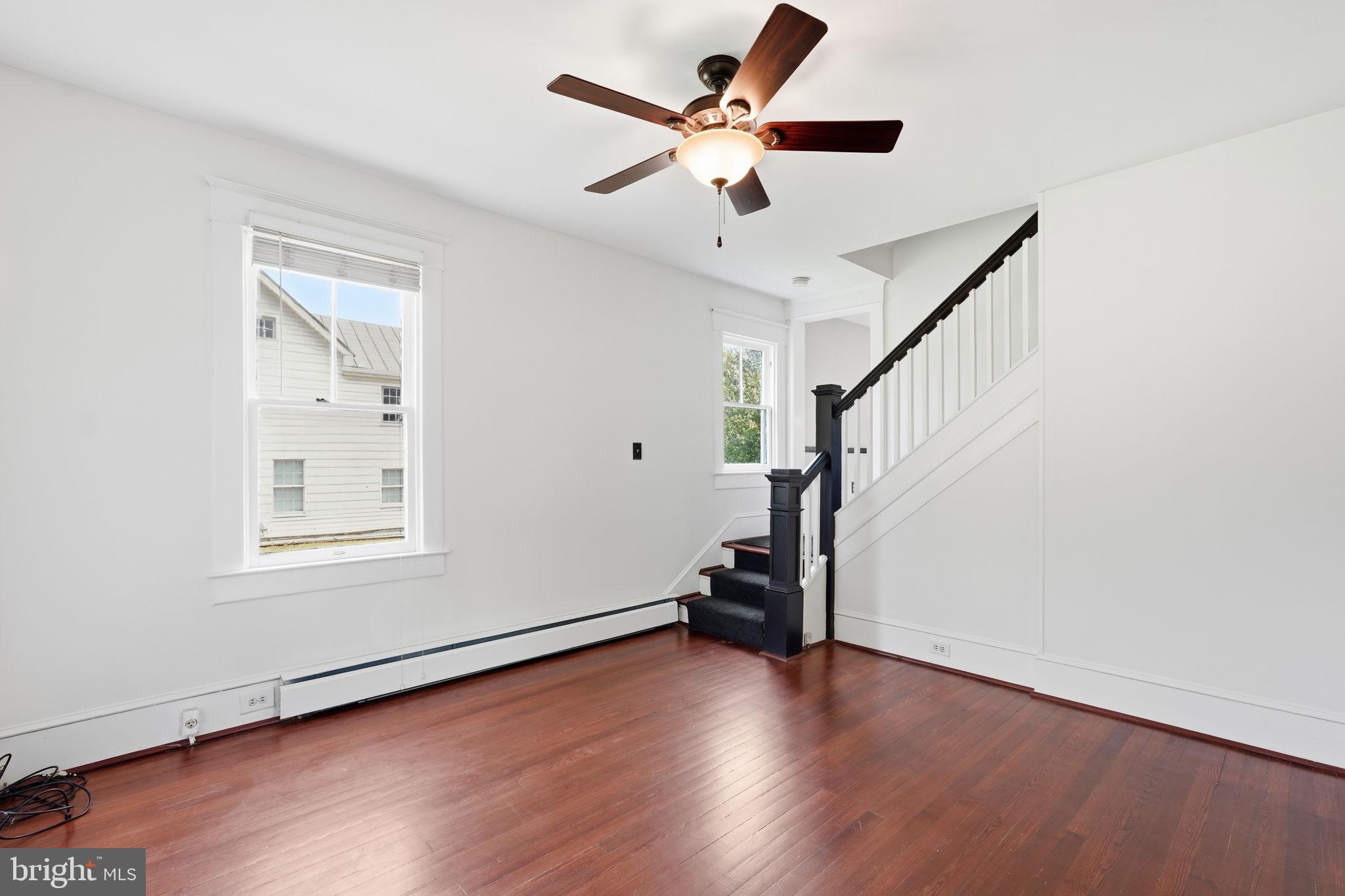 LAYTONSVILLE TOWN - Residential