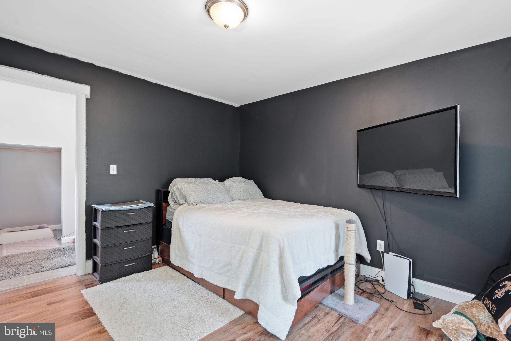 LAYTONSVILLE TOWN - Residential