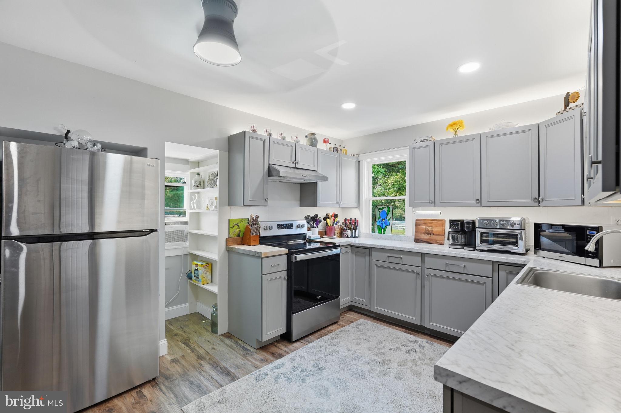 LAYTONSVILLE TOWN - Residential