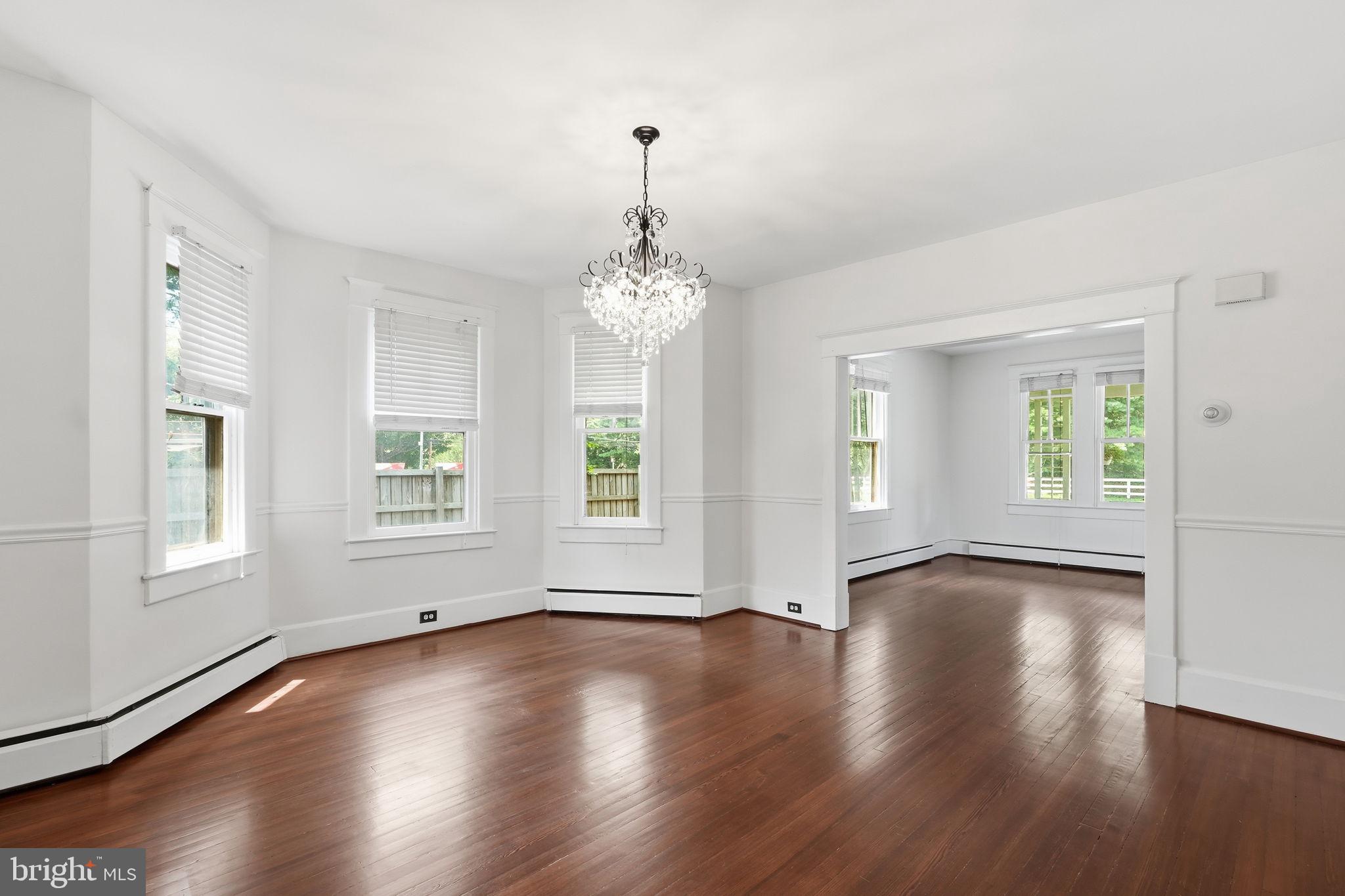 LAYTONSVILLE TOWN - Residential