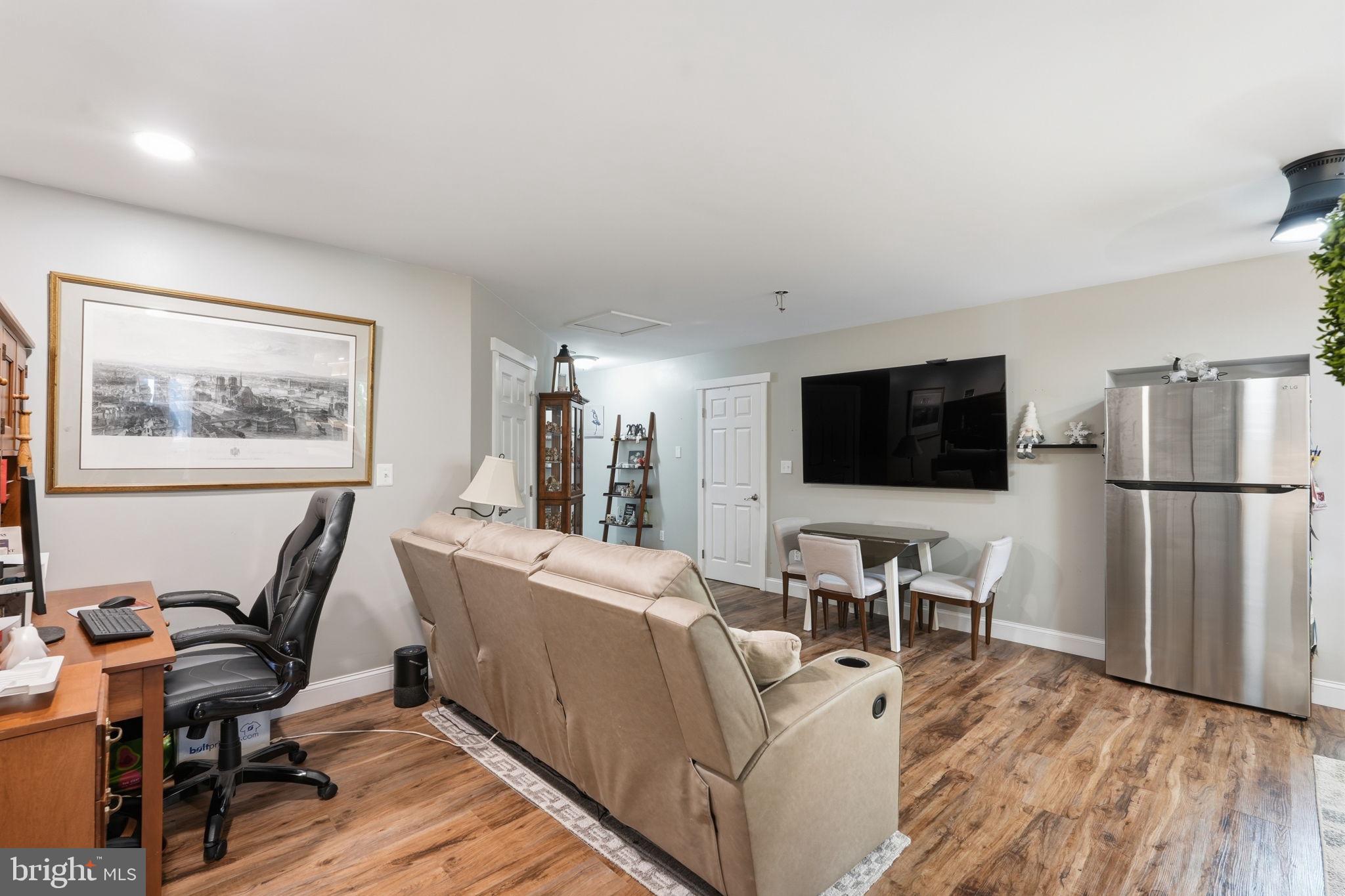 LAYTONSVILLE TOWN - Residential