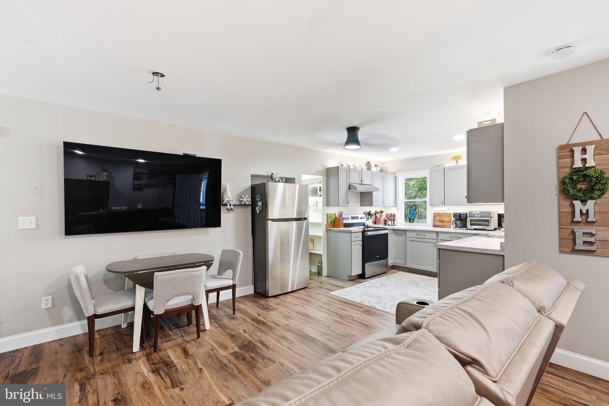 LAYTONSVILLE TOWN - Residential