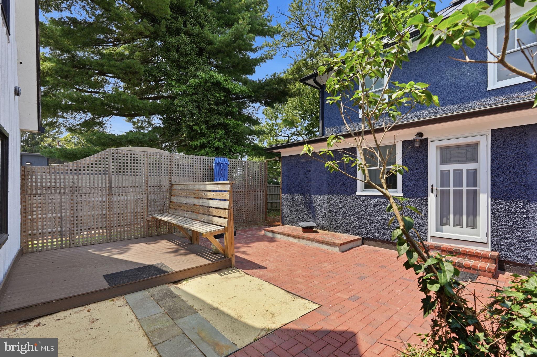 LAYTONSVILLE TOWN - Residential