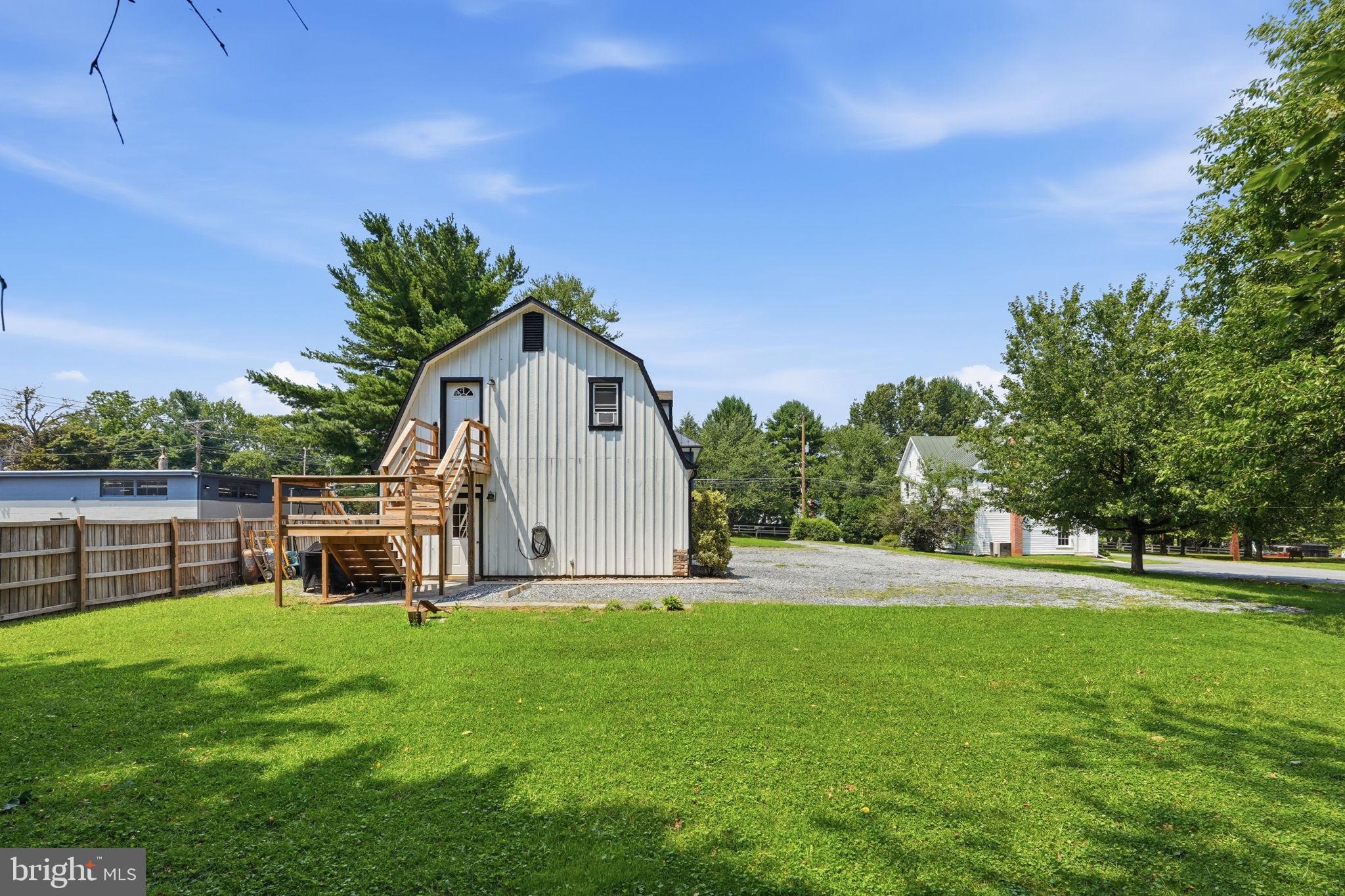 LAYTONSVILLE TOWN - Residential