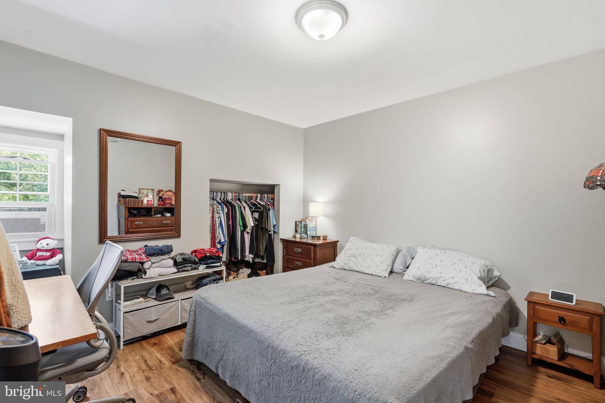LAYTONSVILLE TOWN - Residential