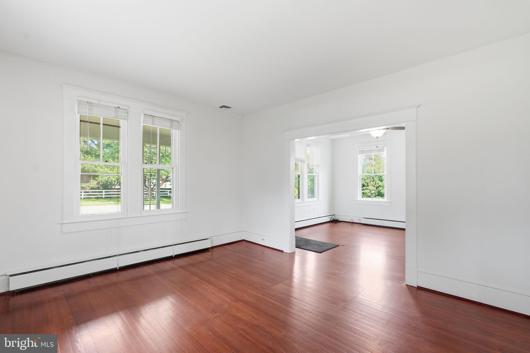 LAYTONSVILLE TOWN - Residential