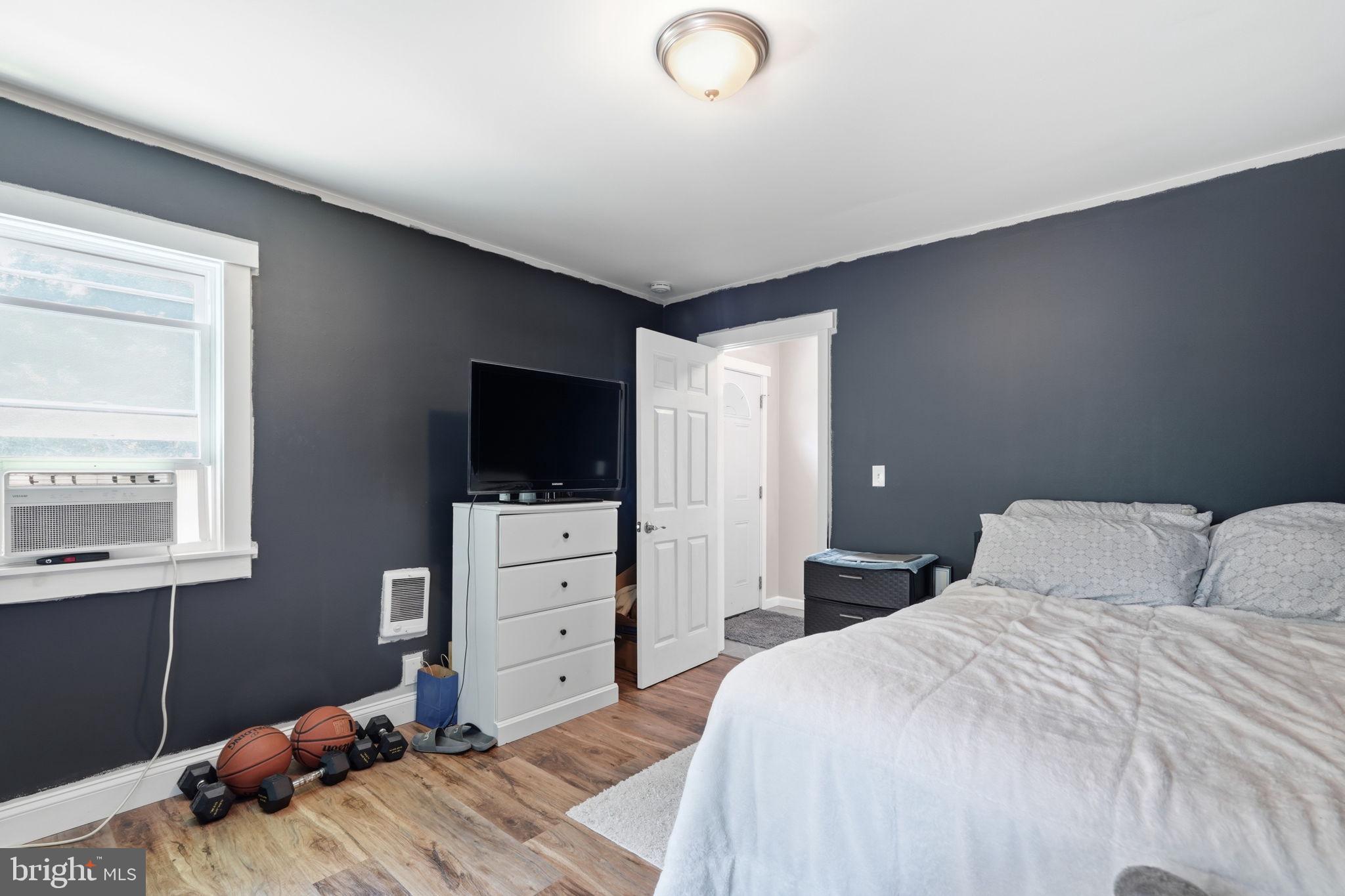 LAYTONSVILLE TOWN - Residential