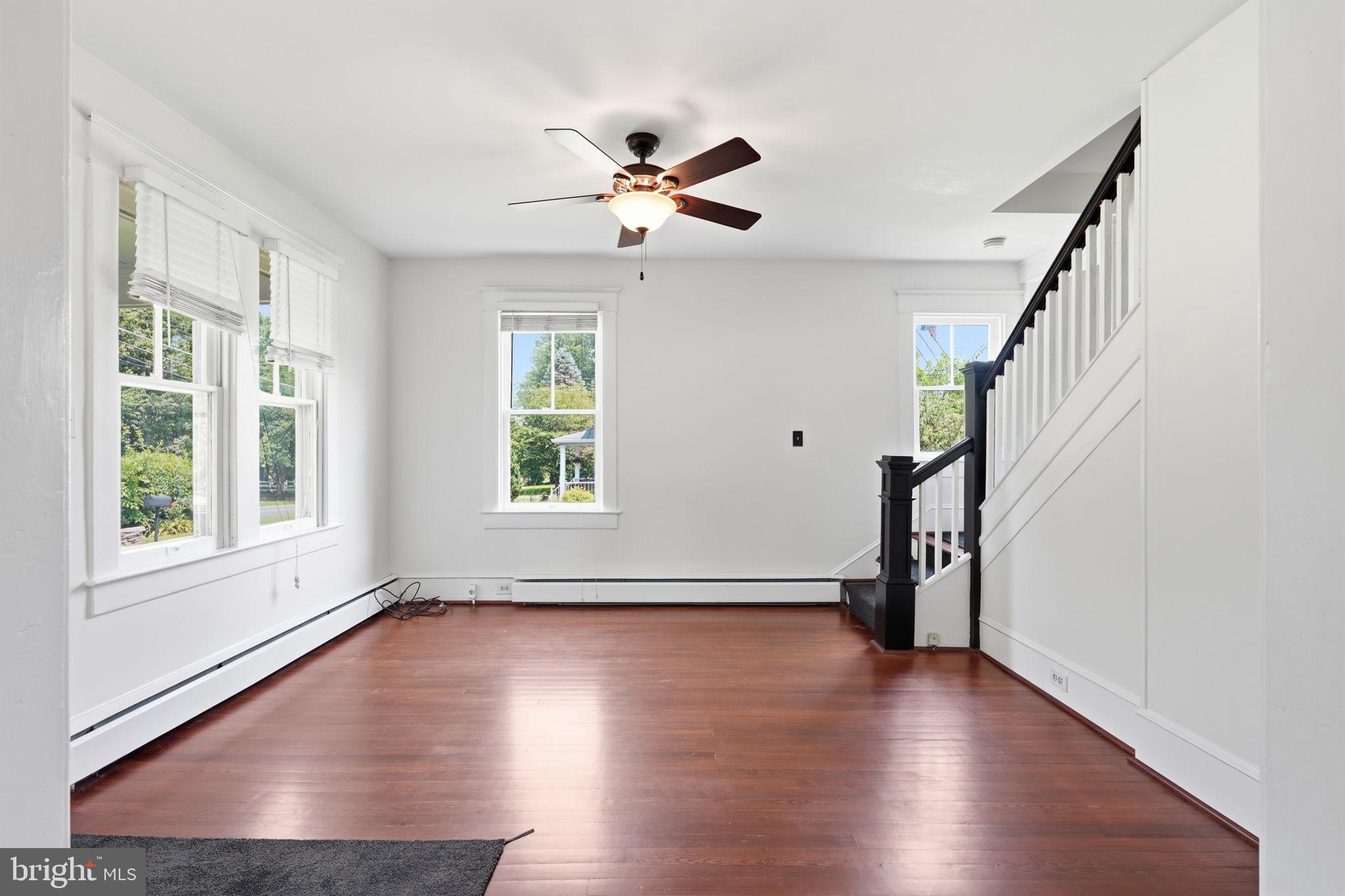 LAYTONSVILLE TOWN - Residential