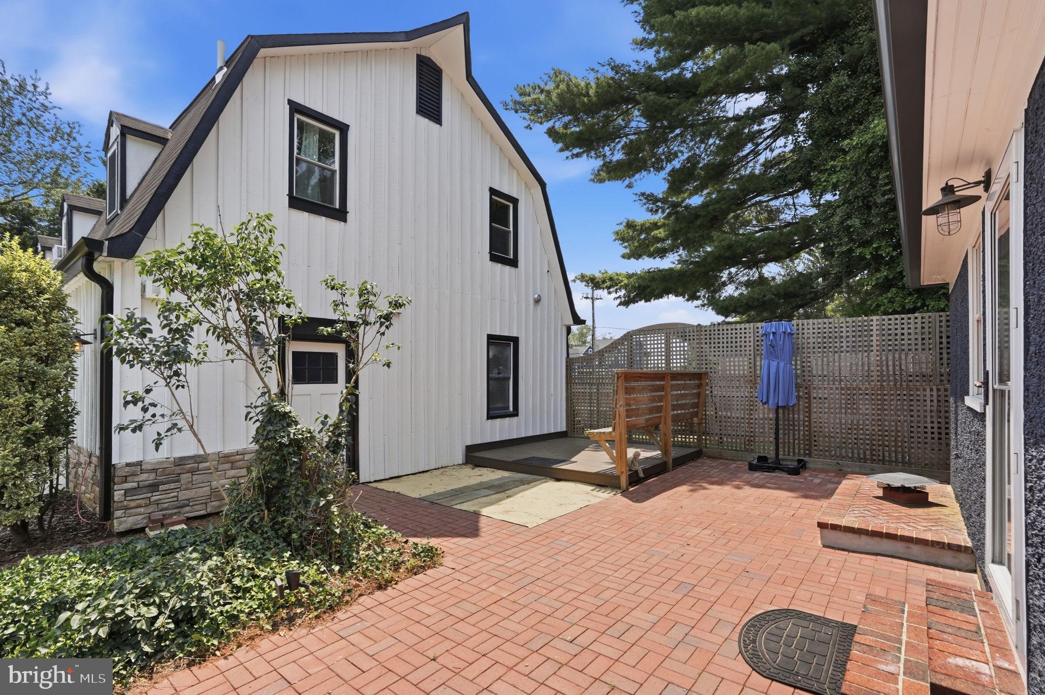 LAYTONSVILLE TOWN - Residential