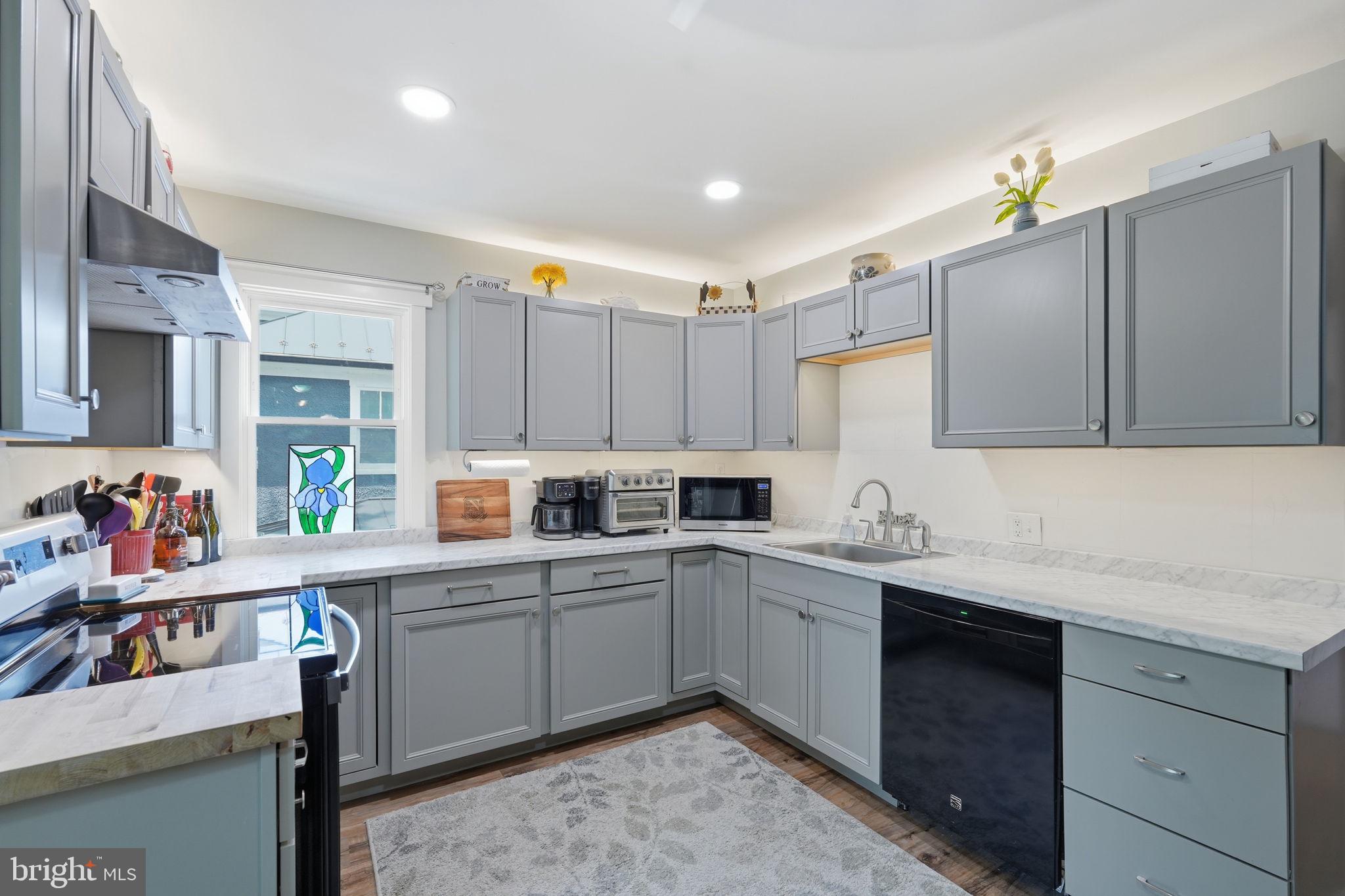 LAYTONSVILLE TOWN - Residential