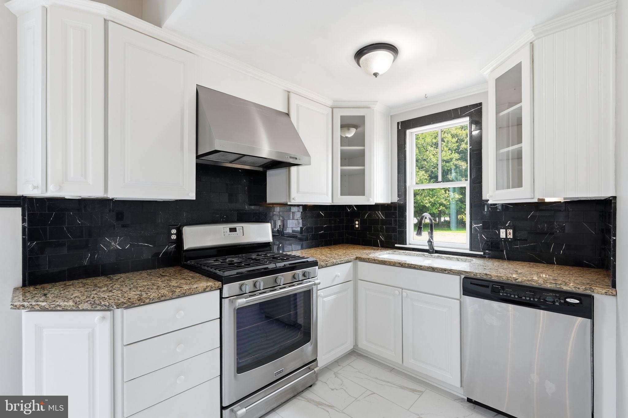 LAYTONSVILLE TOWN - Residential