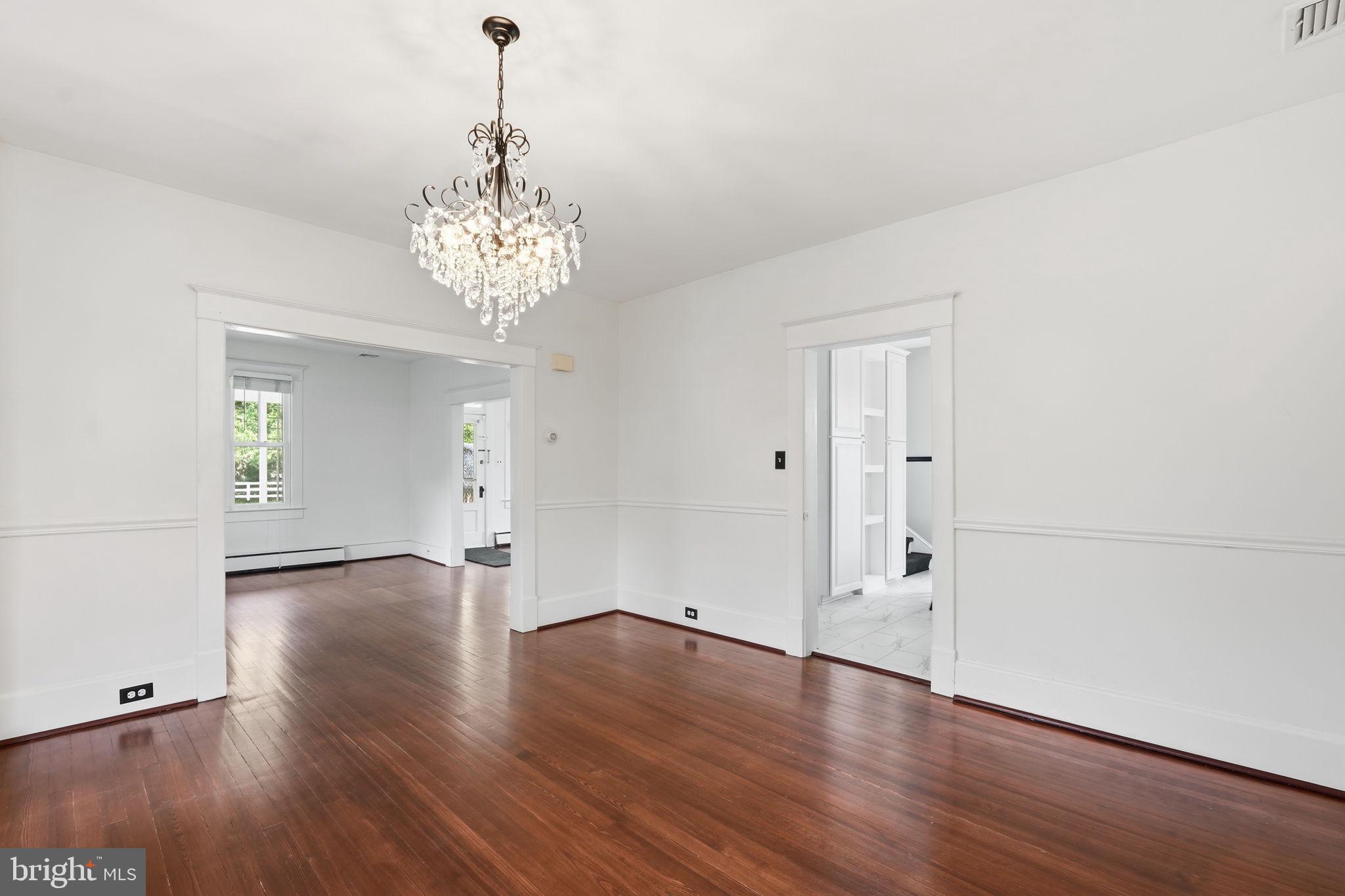 LAYTONSVILLE TOWN - Residential