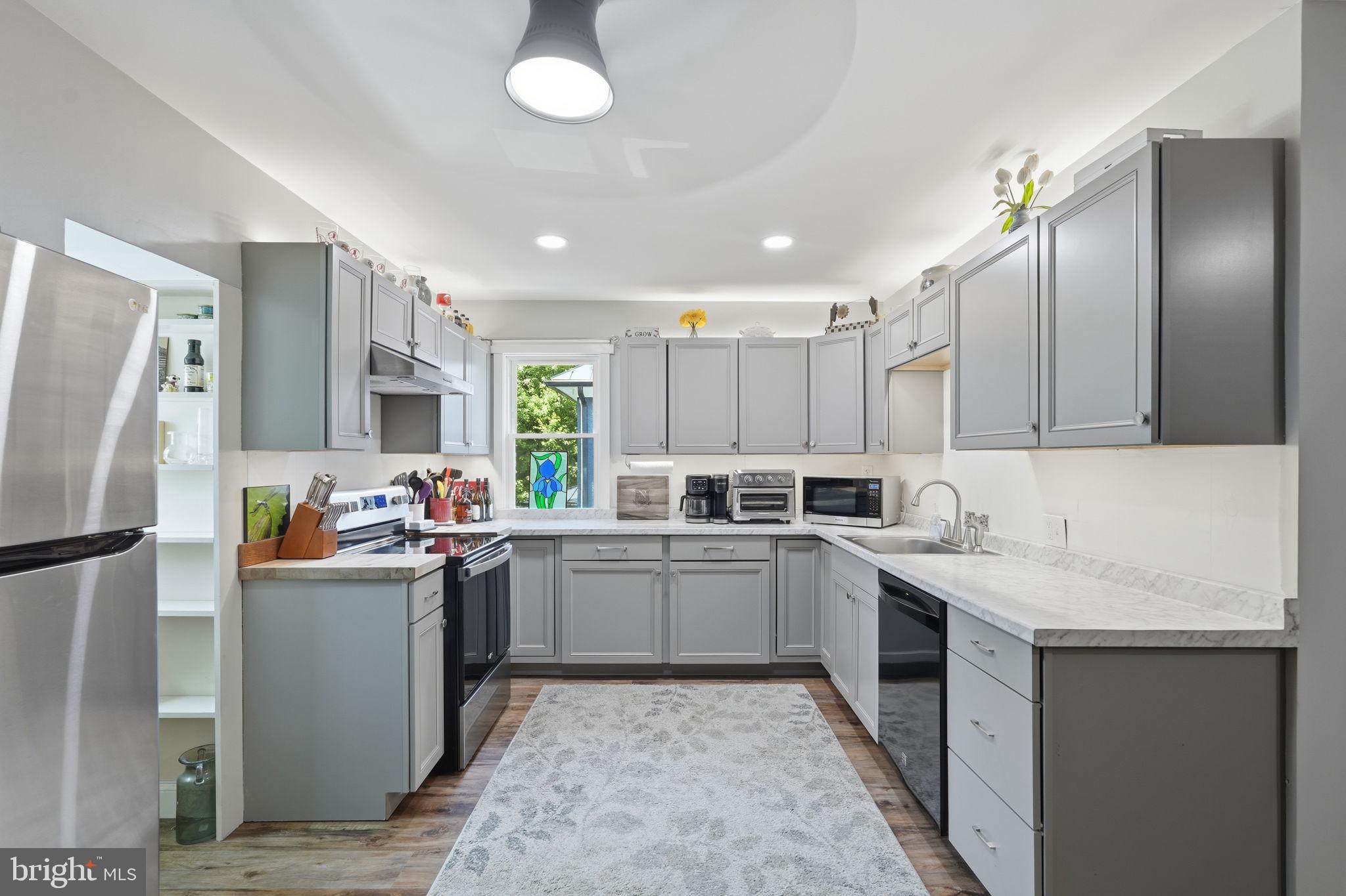 LAYTONSVILLE TOWN - Residential