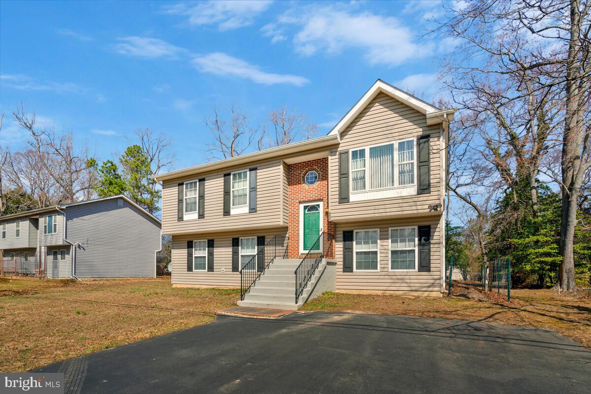 Welcome Home! Beautiful 3 bedroom 2 full bath split foyer located in sought after water privilege community! Large eat in kitchen, sizable bedrooms, and the back deck is perfect for those summer BBQ's! Don't miss out on your opportunity to make this beautiful house your home! Schedule your showing today, this one won't last long!