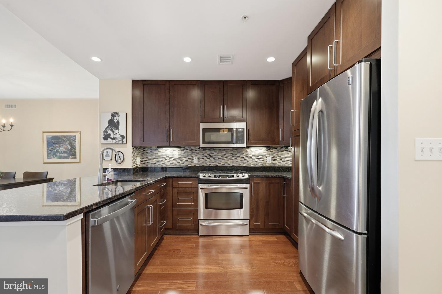 ONE PARK CREST - Residential
