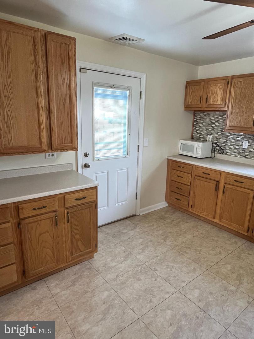 EDGEWATER - Residential Lease