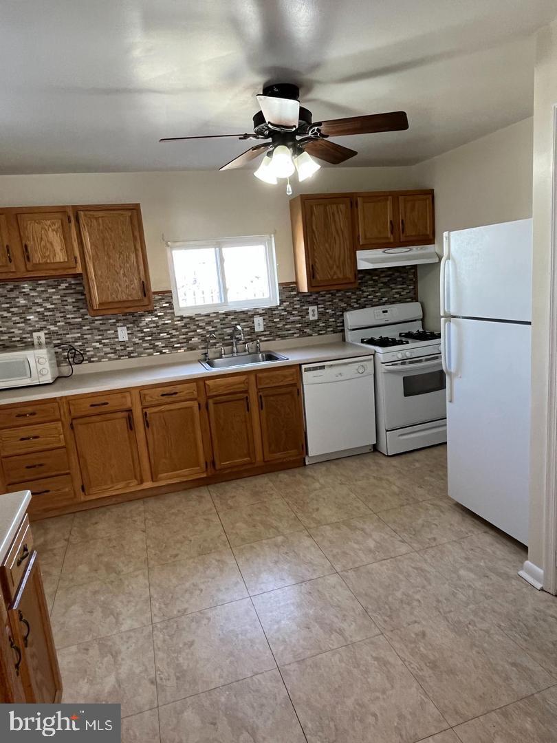 EDGEWATER - Residential Lease