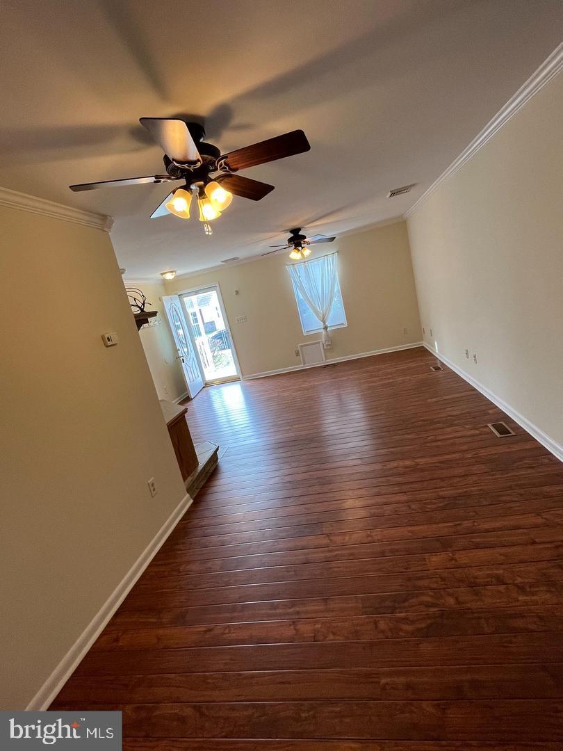 EDGEWATER - Residential Lease