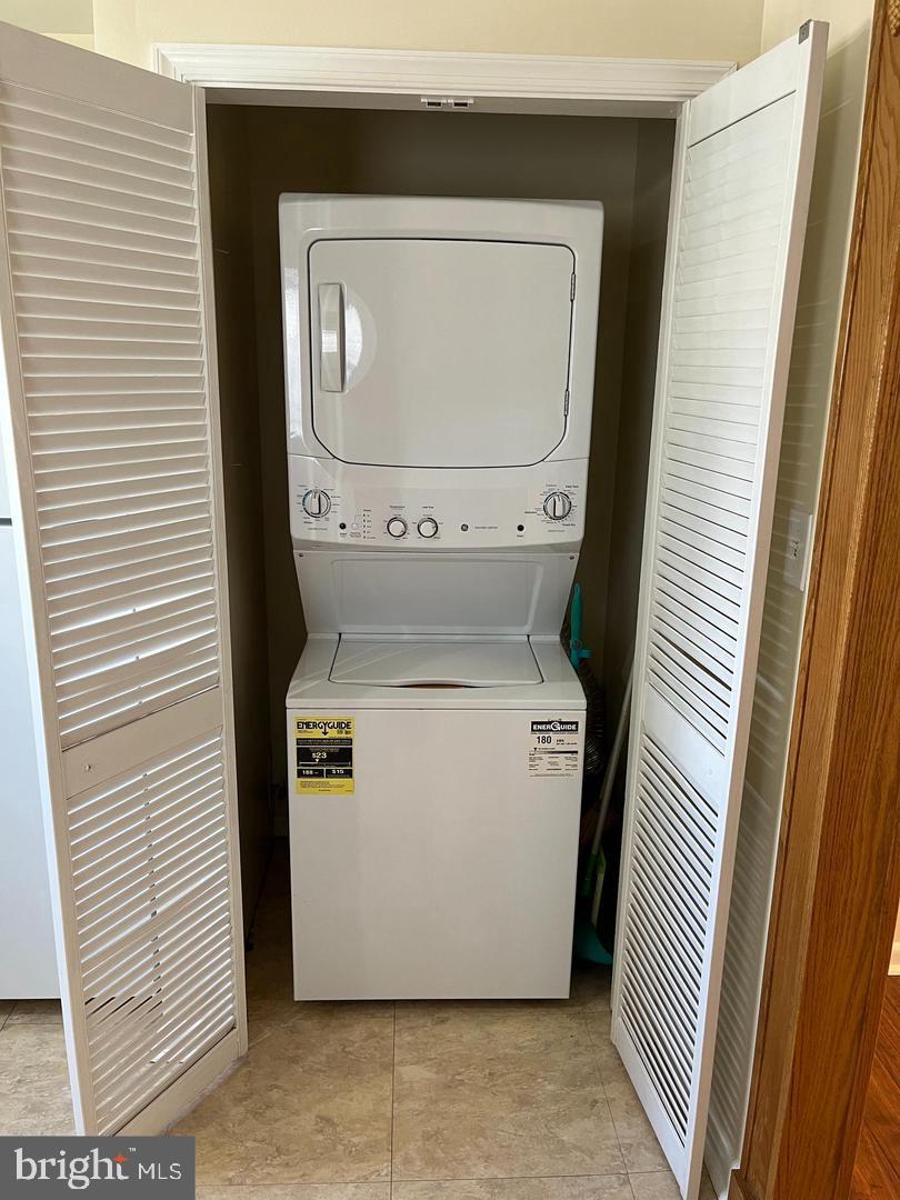 EDGEWATER - Residential Lease