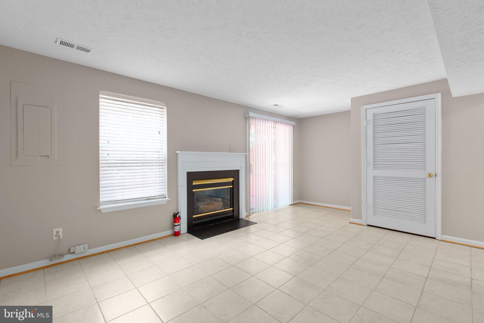 HAMPTON OAKS - Residential