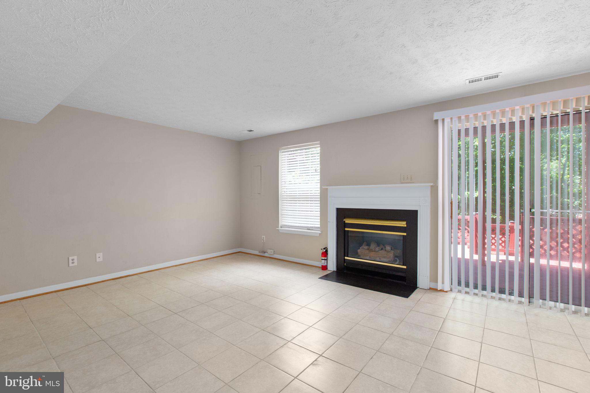 HAMPTON OAKS - Residential