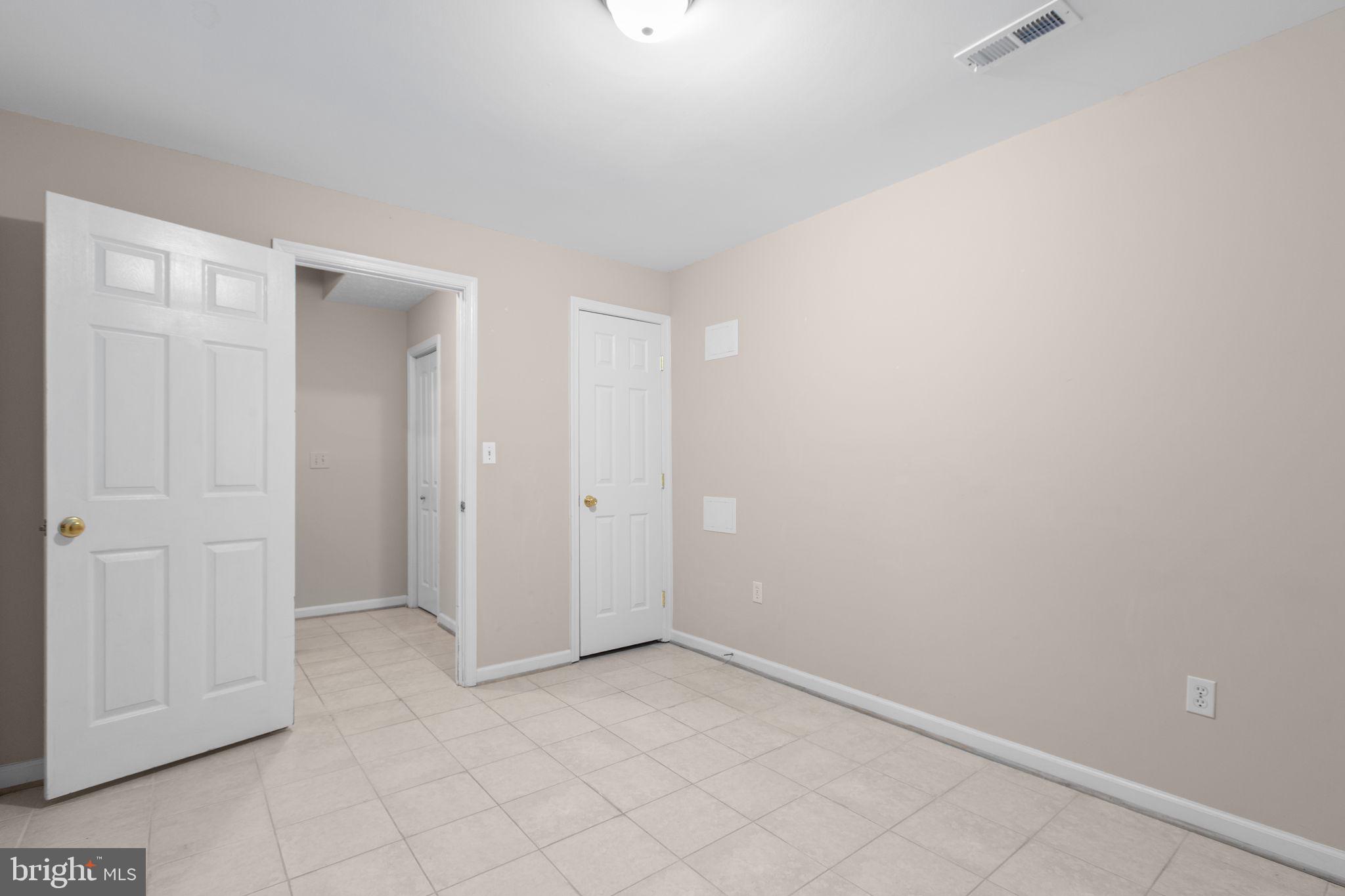 HAMPTON OAKS - Residential