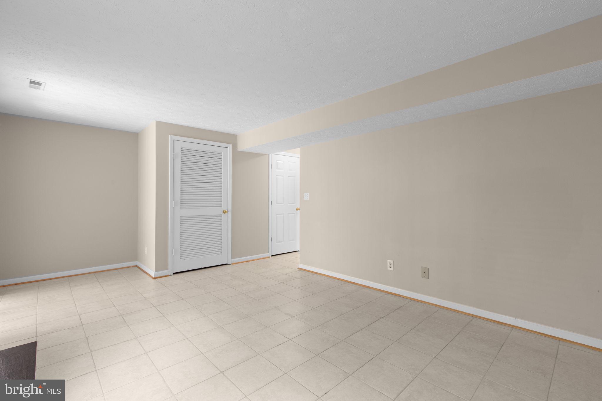 HAMPTON OAKS - Residential