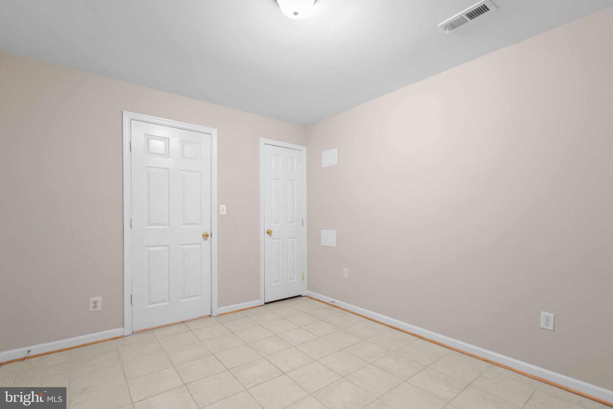 HAMPTON OAKS - Residential